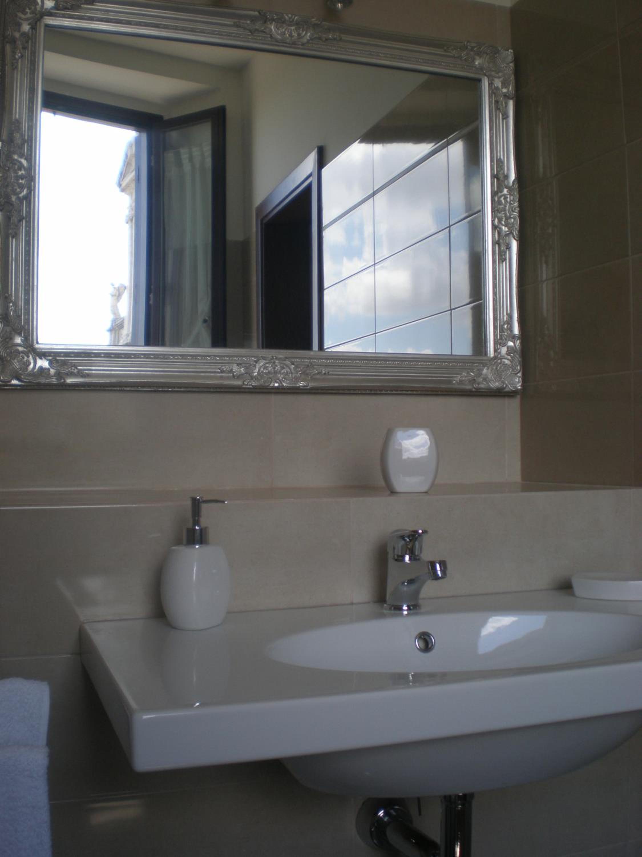Deluxe Suite photo 3
