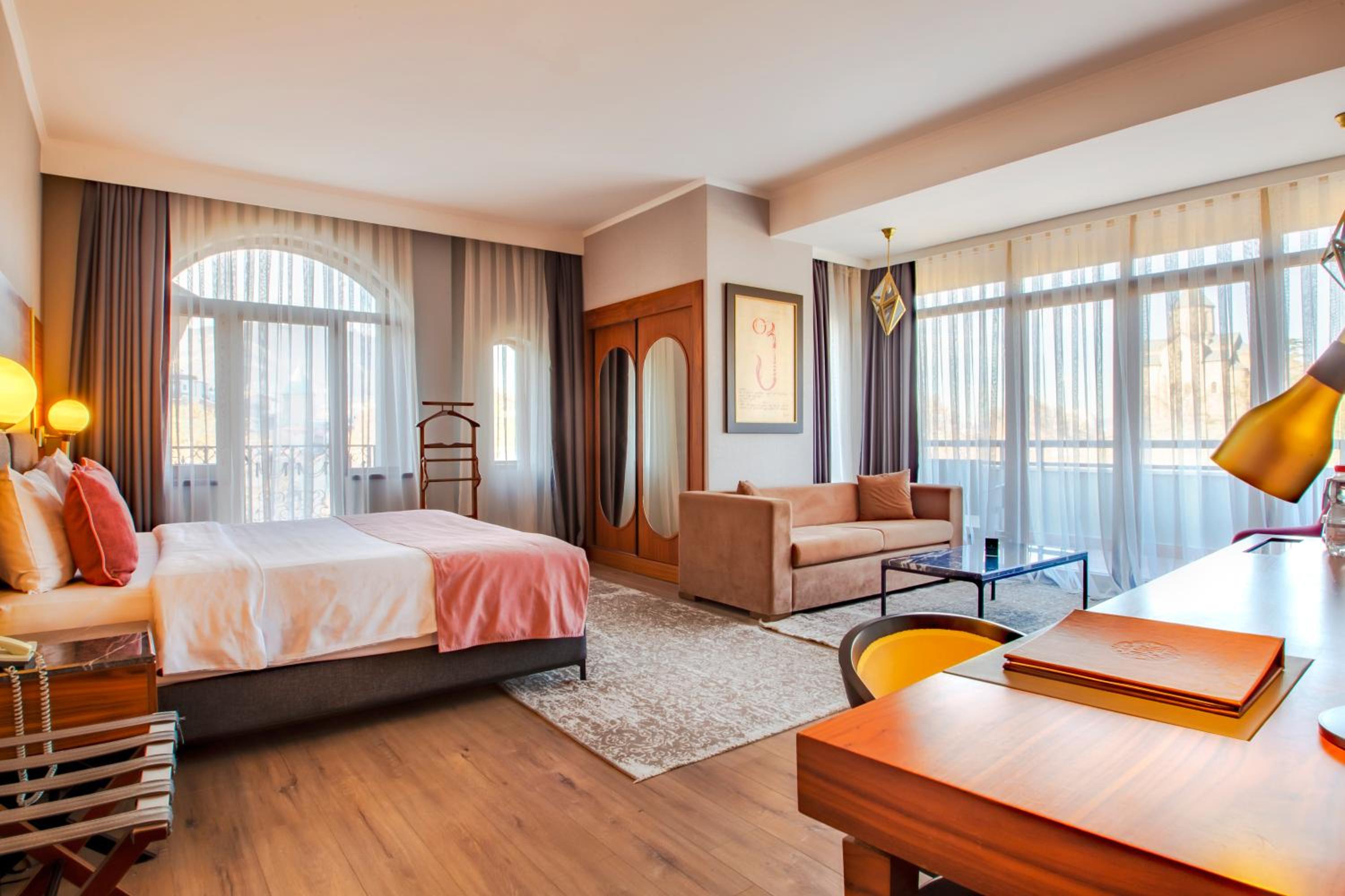 Superior Double Room with Balcony and City View photo 3