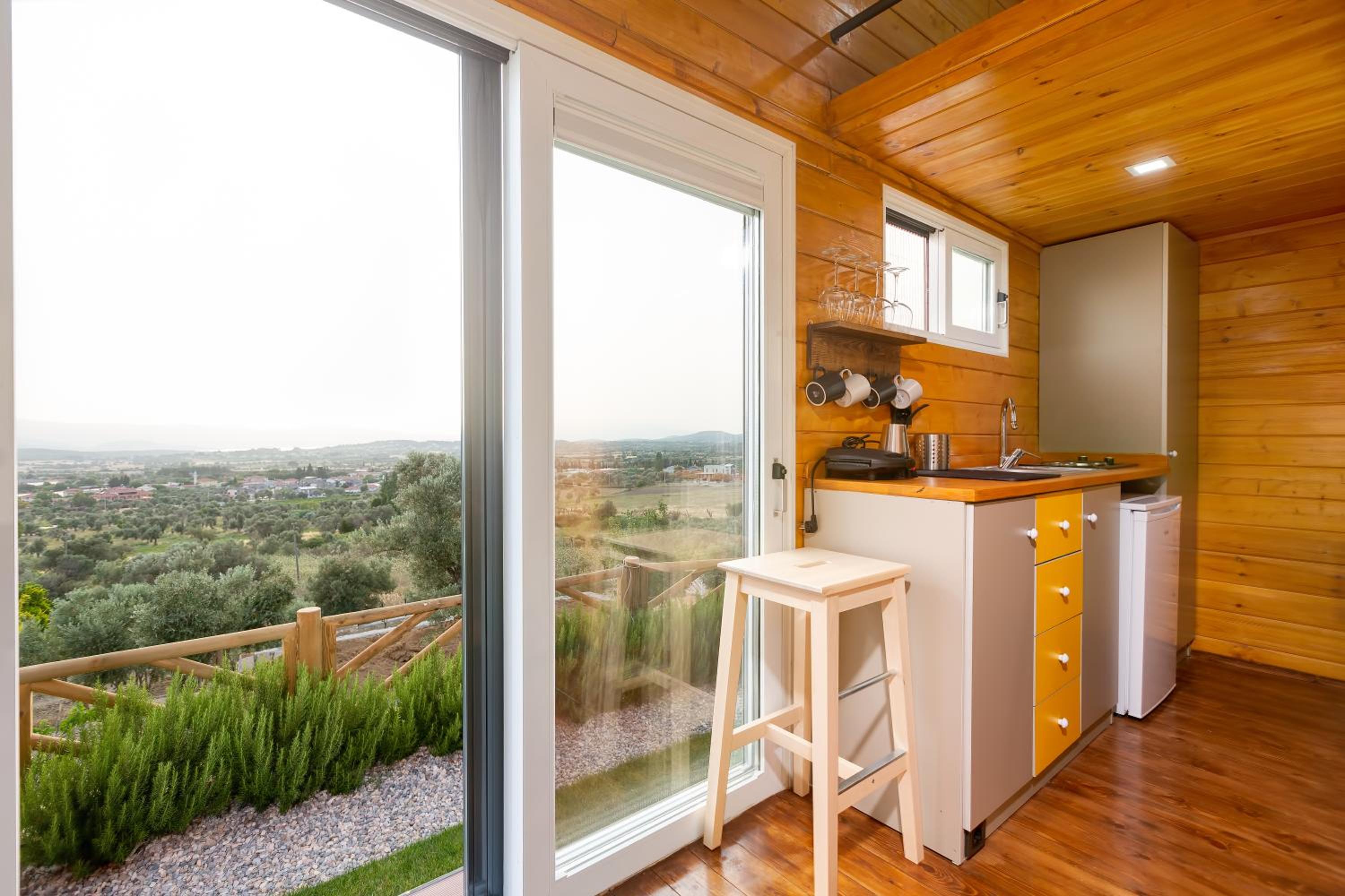 Superior Bungalow - Photo 7