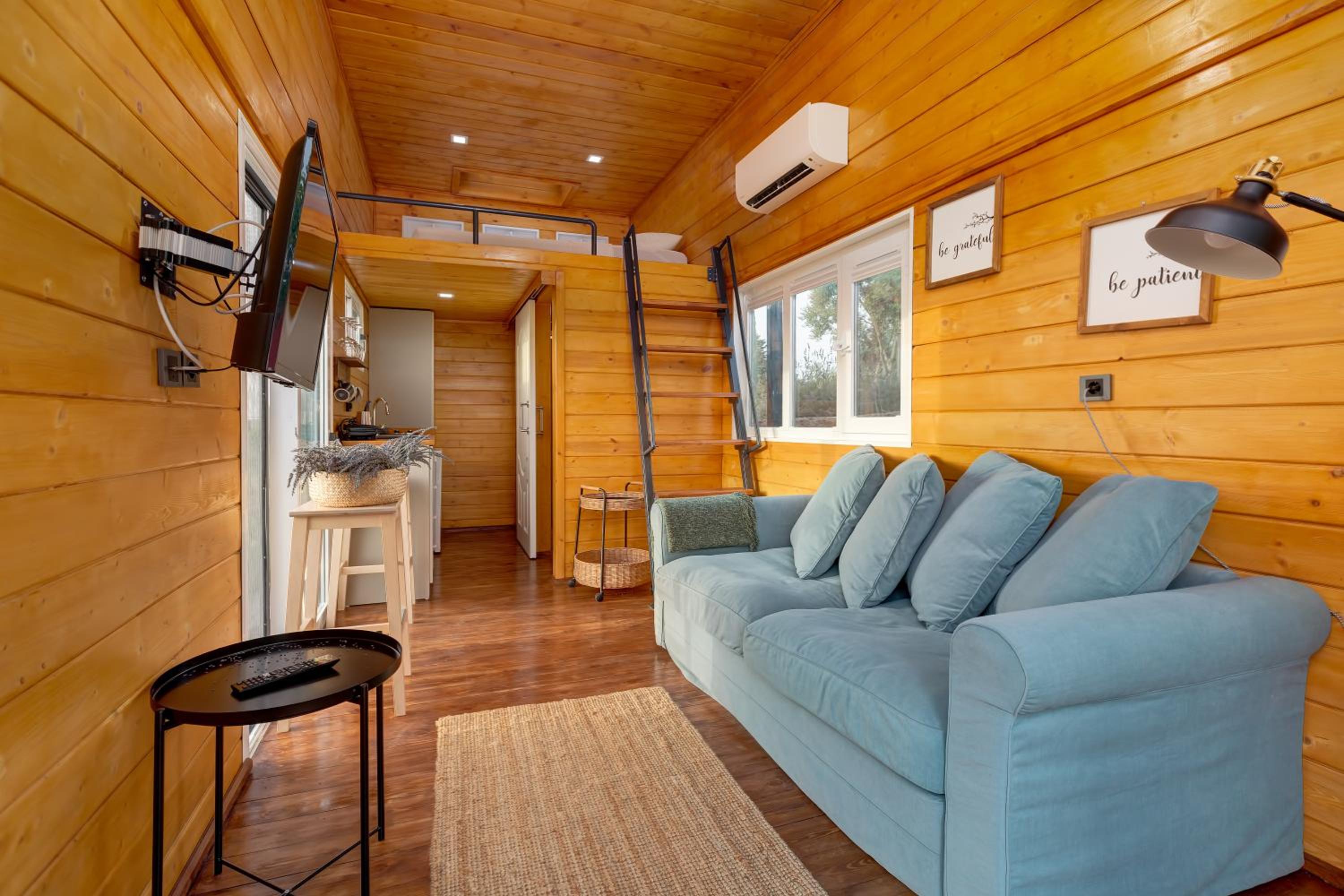 Superior Bungalow - Photo 1