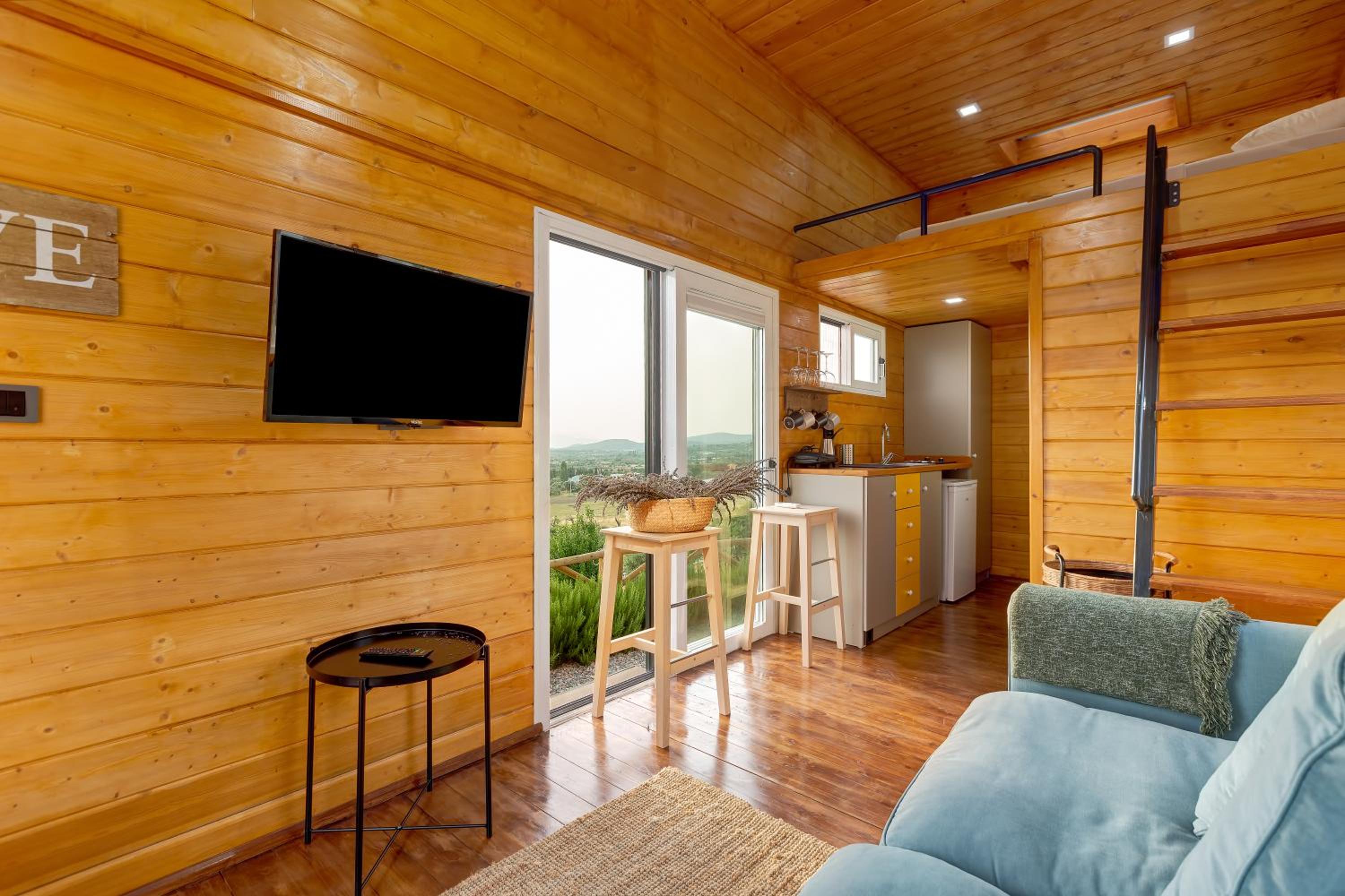 Superior Bungalow - Photo 5