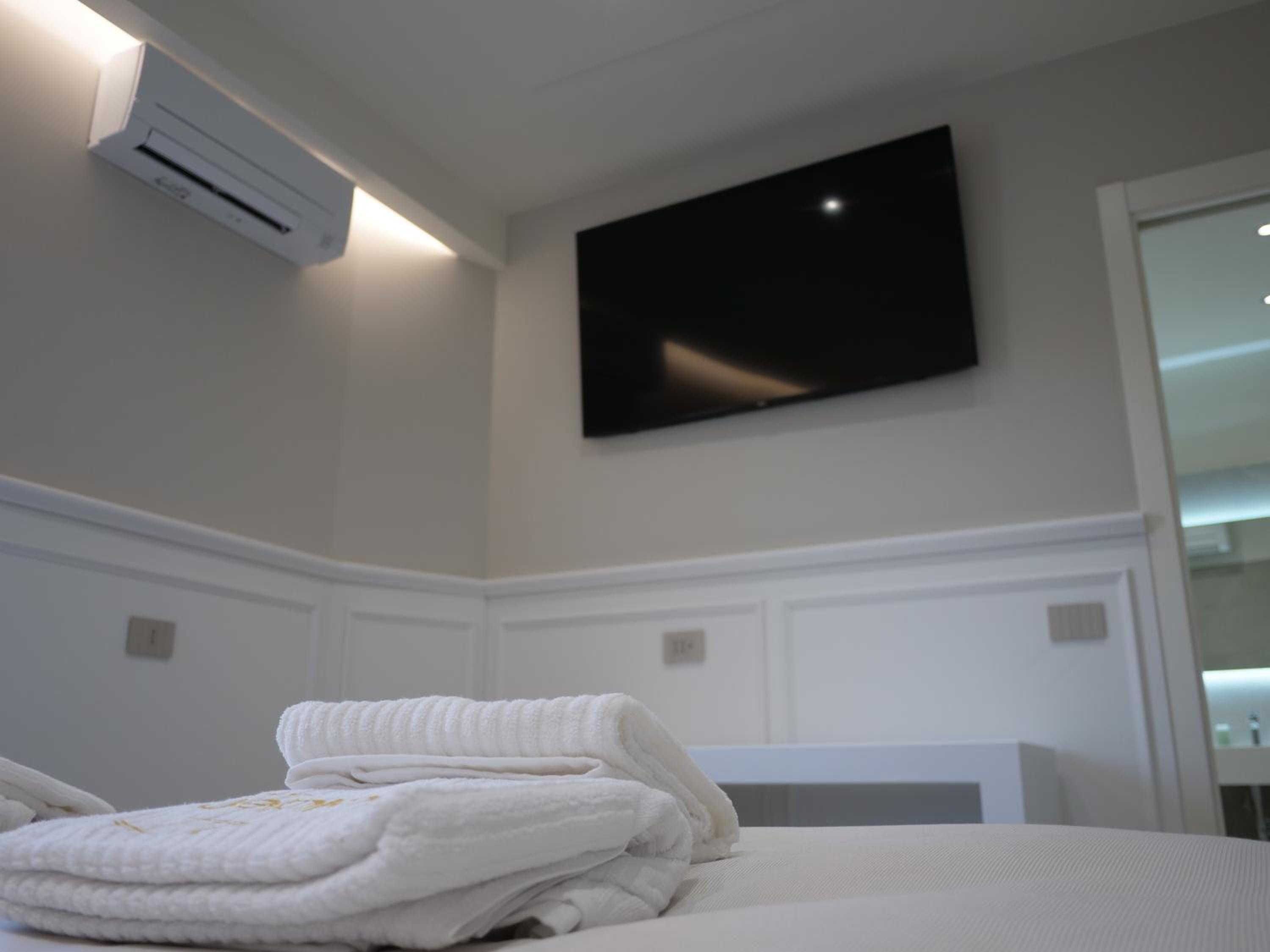 Deluxe Room - Photo 7