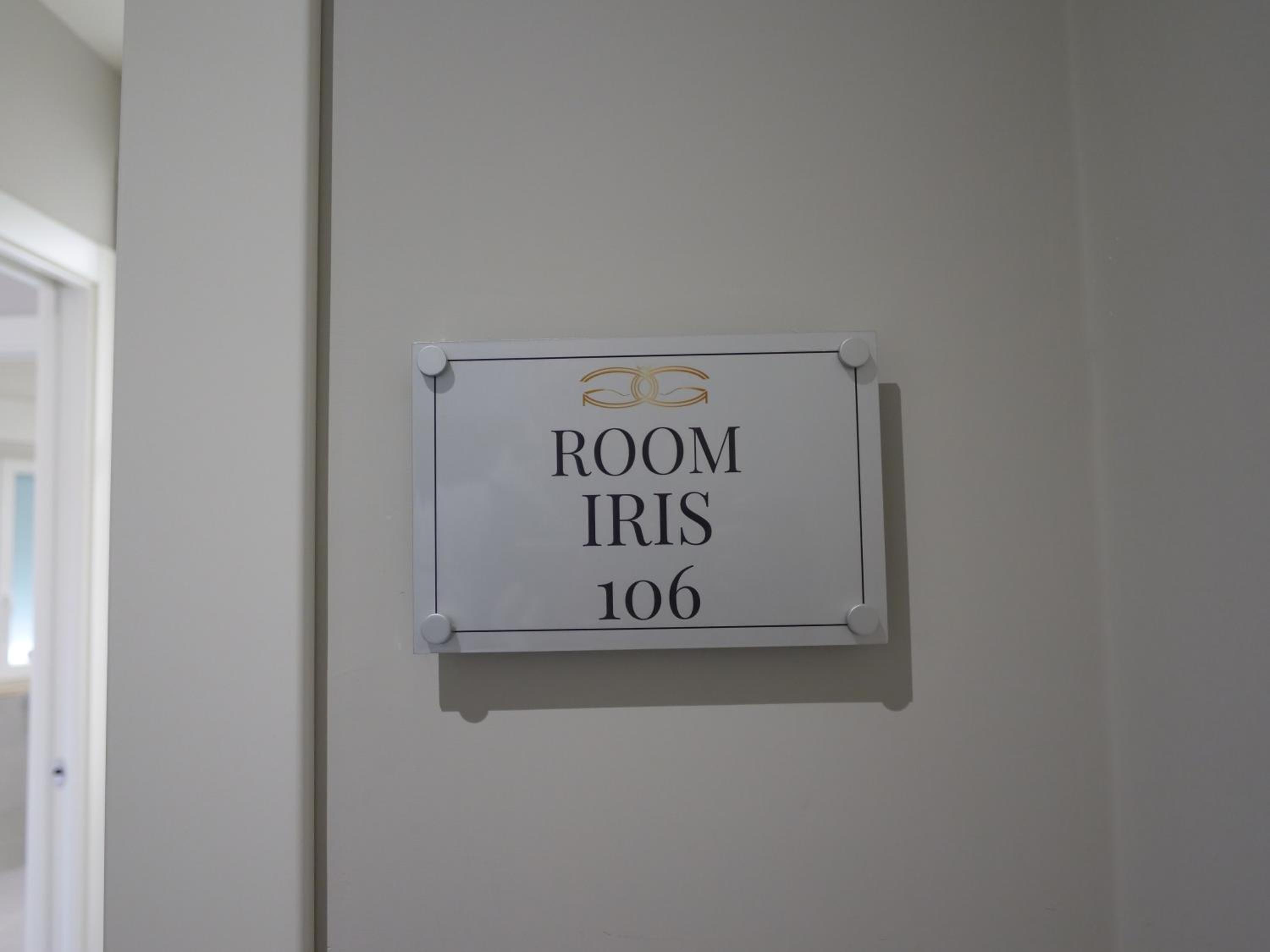 Deluxe Room - Photo 9