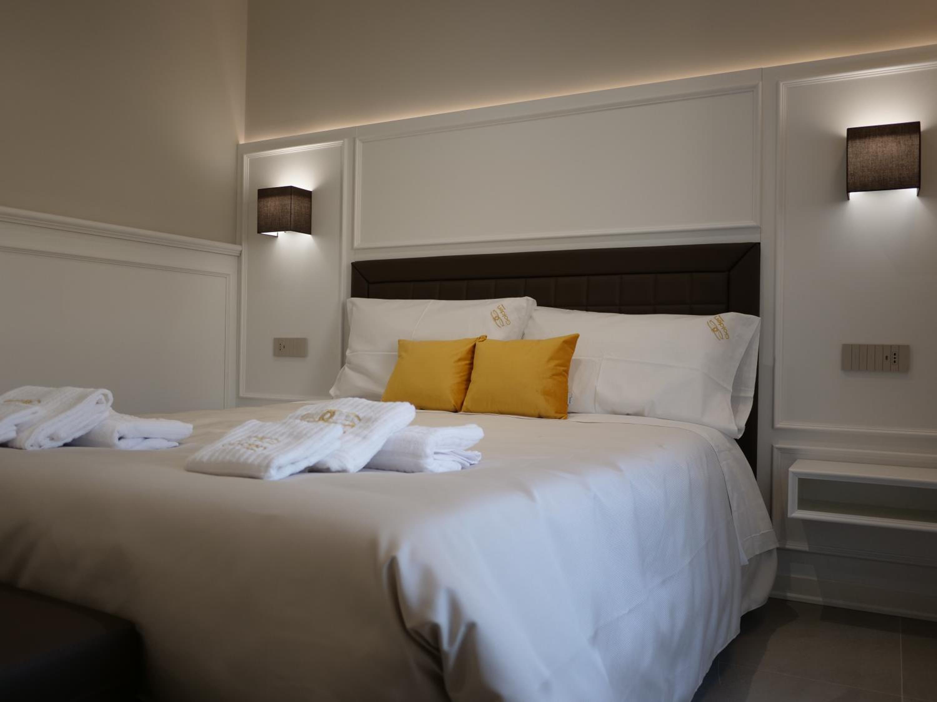 Deluxe Room - Photo 5
