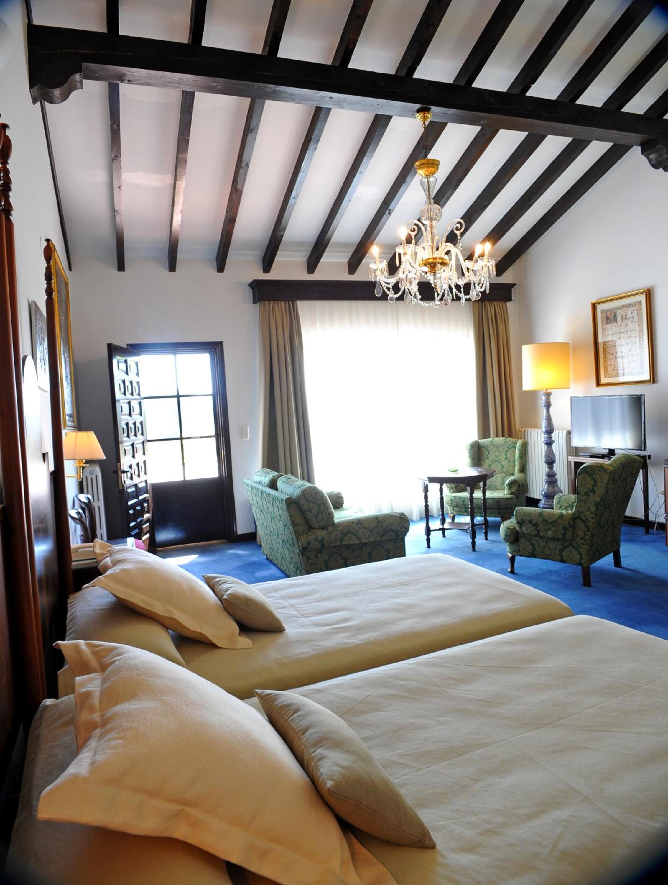 Suite with Hydro Massage and Terrace - Photo 15