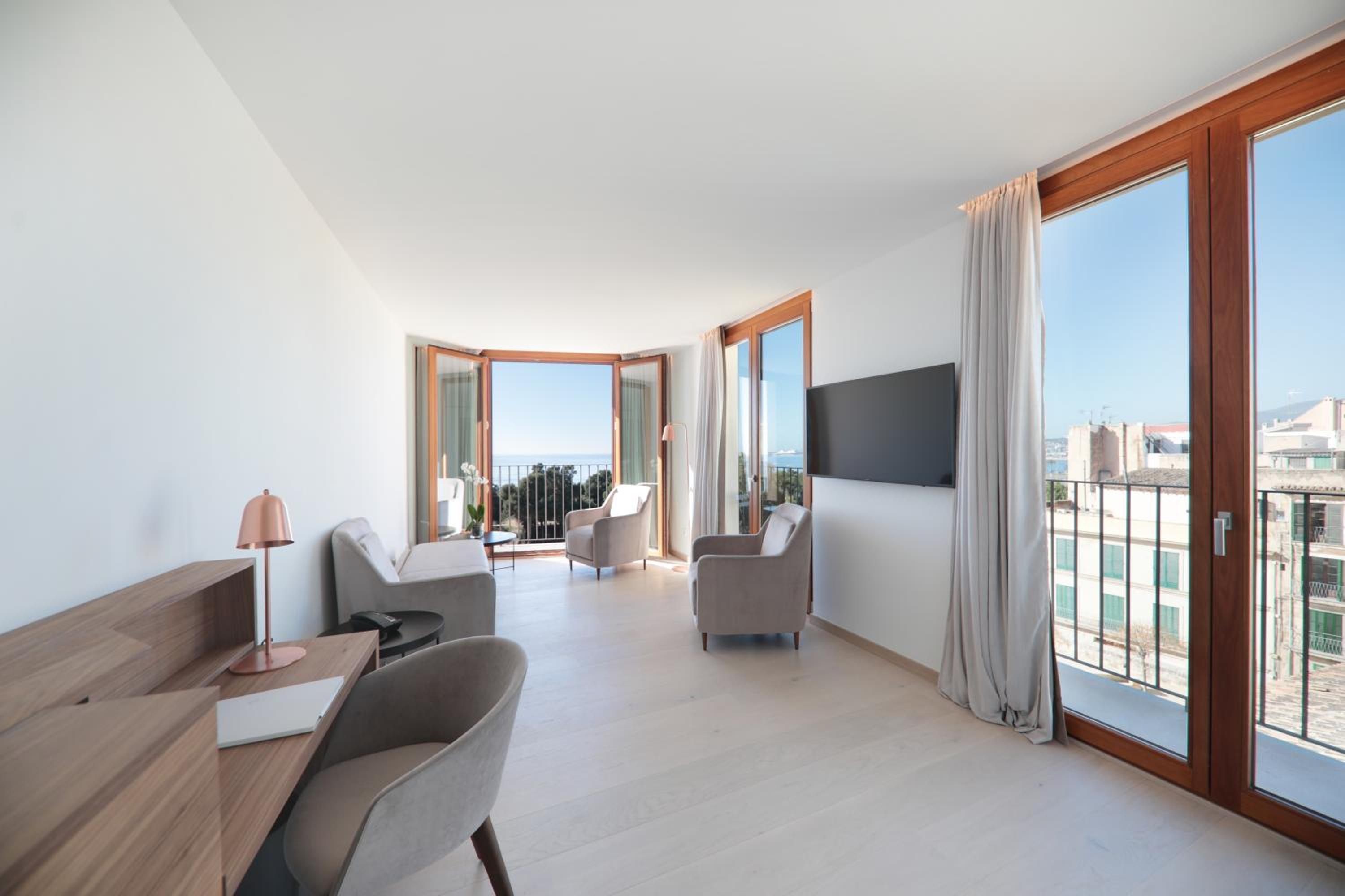 Signature Suite with Sea View and Spa Access