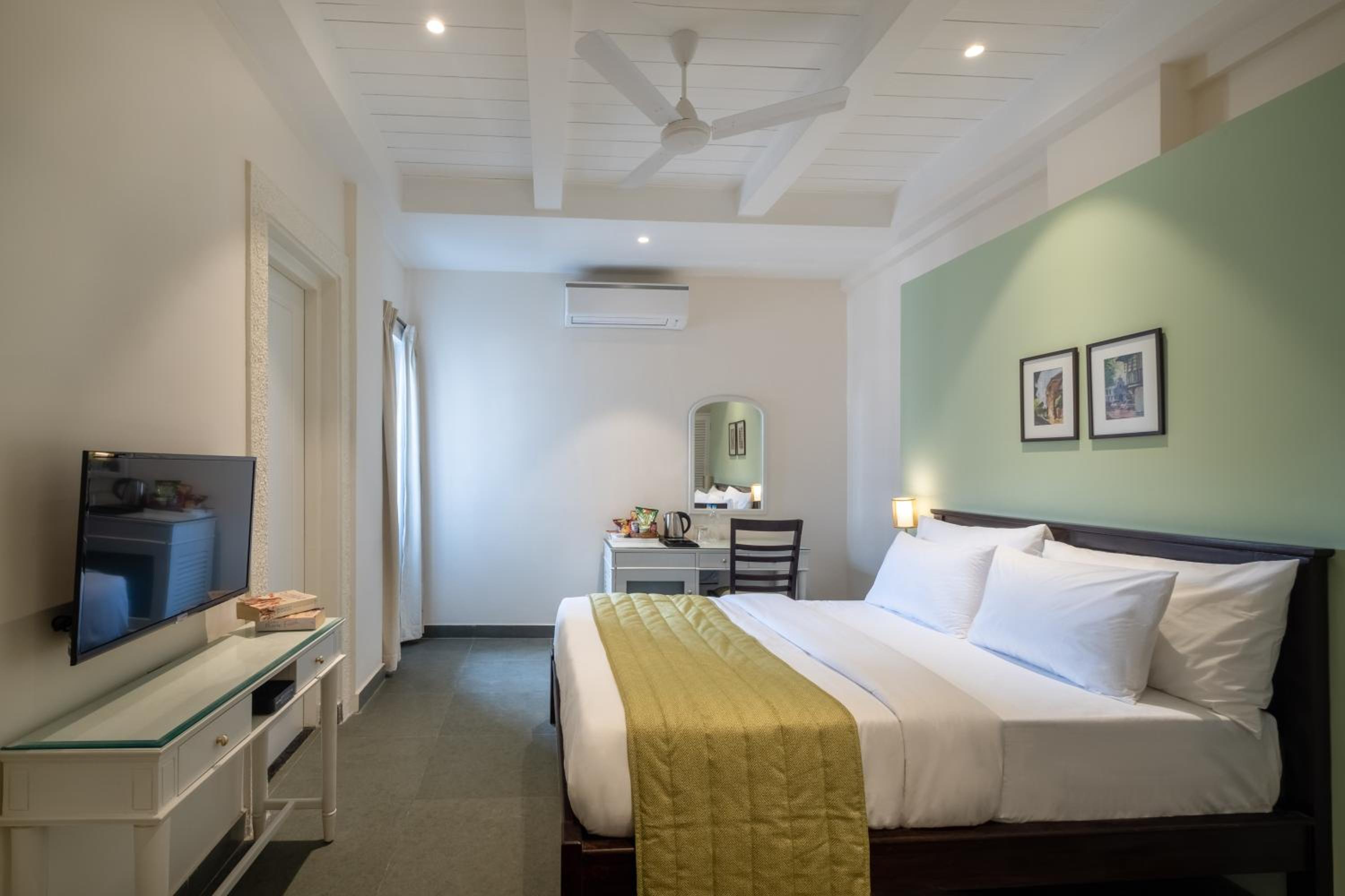 Deluxe Queen Room - Photo 5