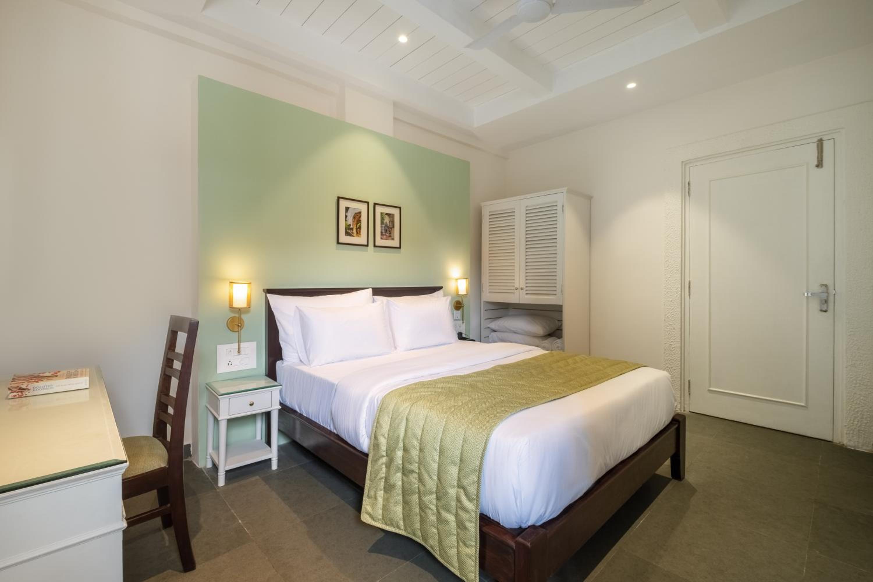Deluxe Queen Room - Photo 1