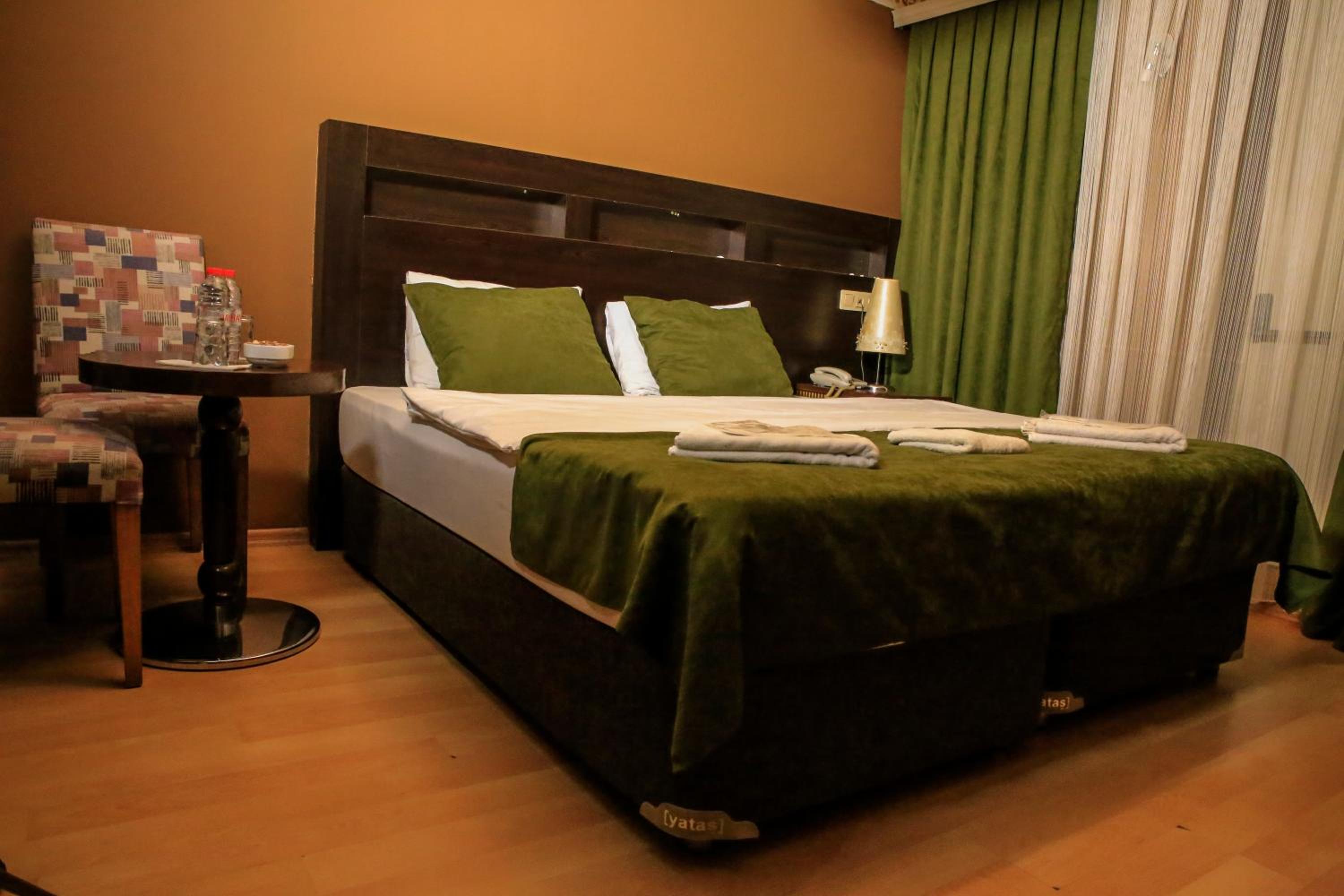 Budget Double or Twin Room without Window photo 1