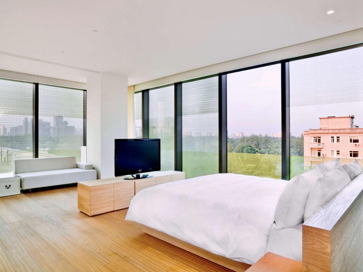 Studio 70 (Corner room)
