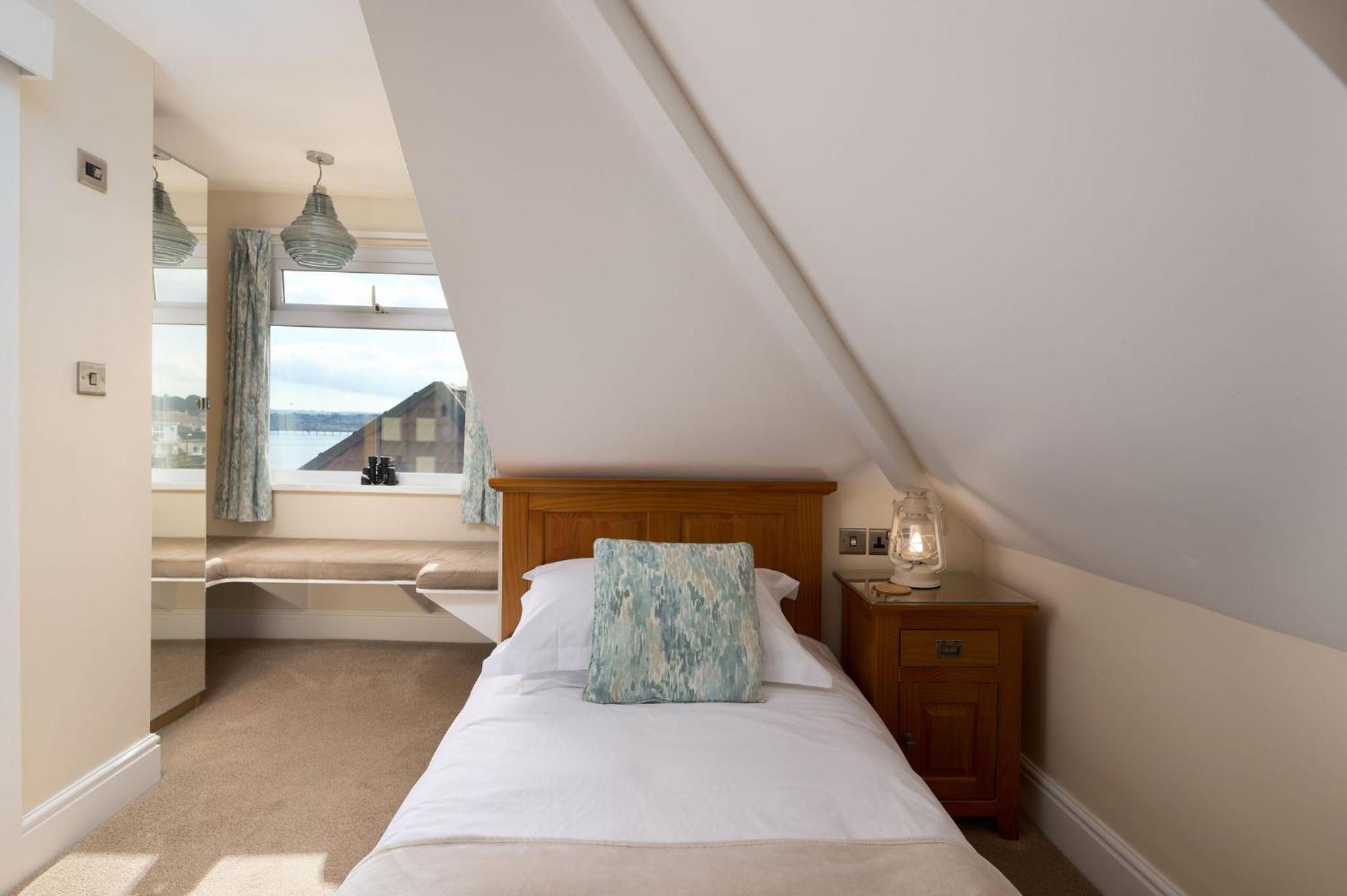 Deluxe Single Room with Sea View