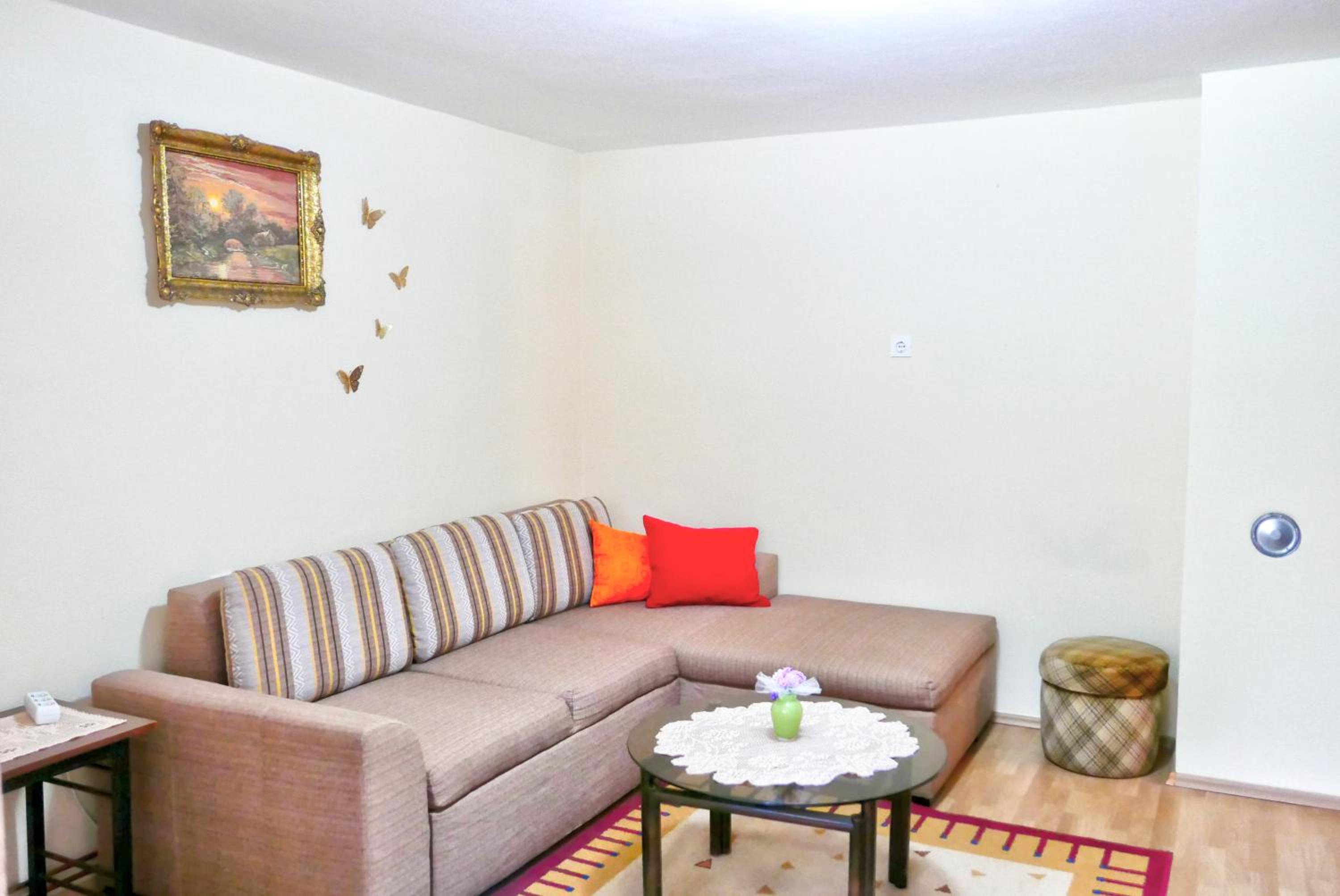 One-Bedroom Apartment - Photo 5
