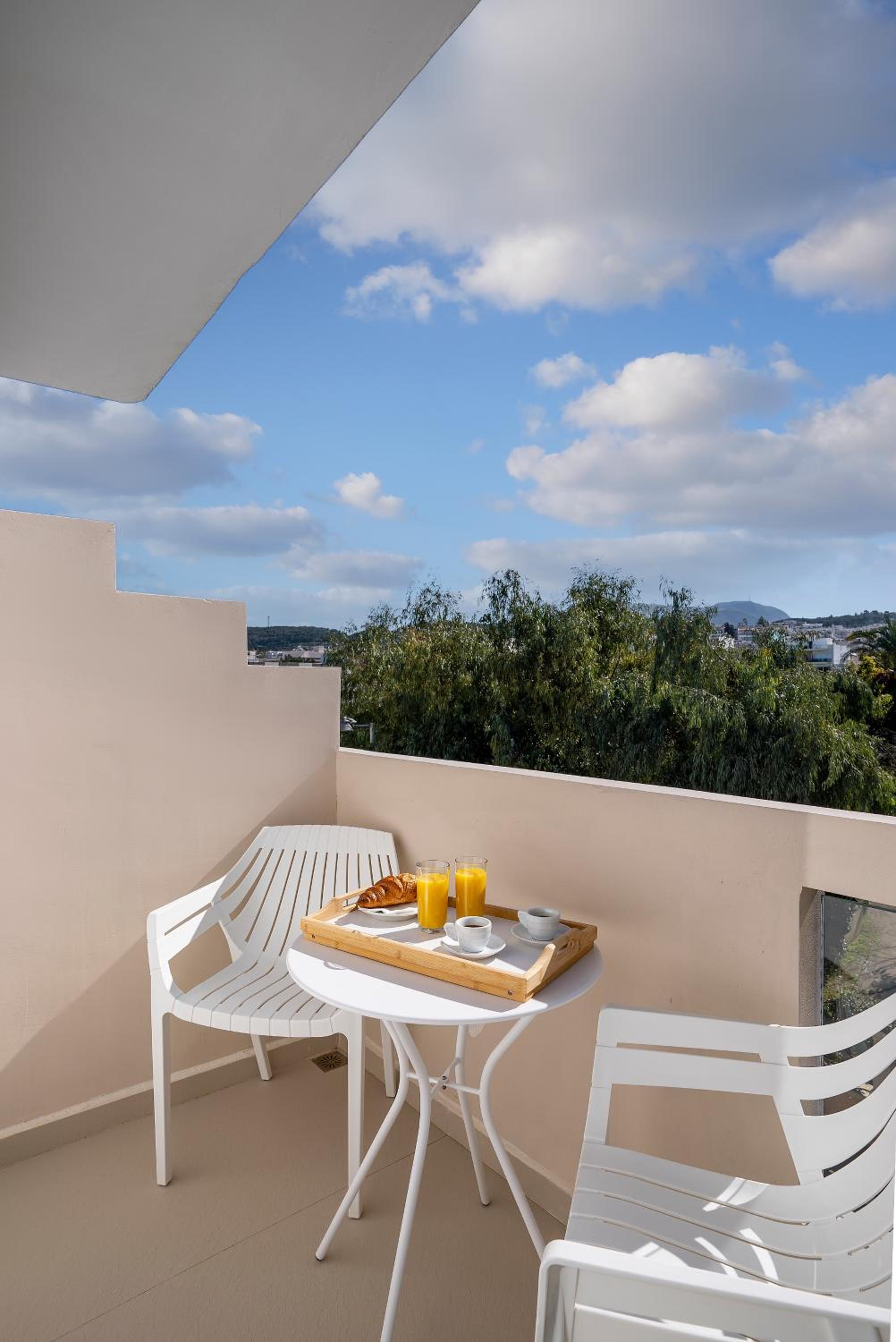 Double Room with Balcony - Photo 7