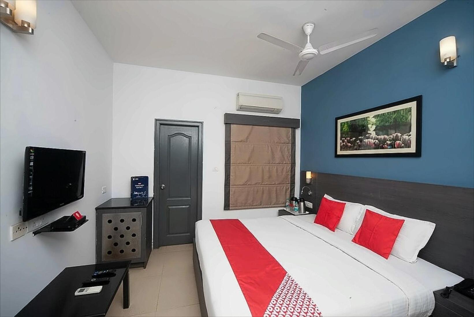 Deluxe Double Room (2 Adults + 1 Child) - Photo 1