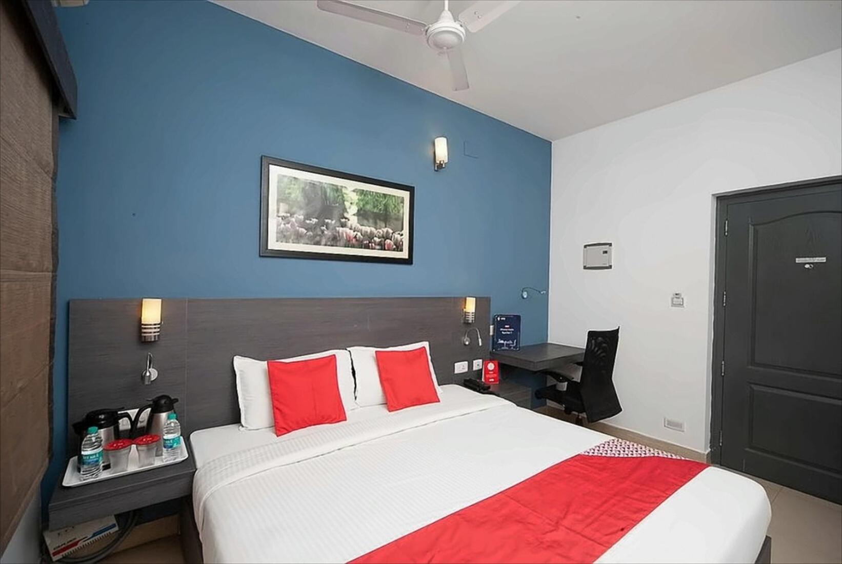 Deluxe Double Room (2 Adults + 1 Child) - Photo 12
