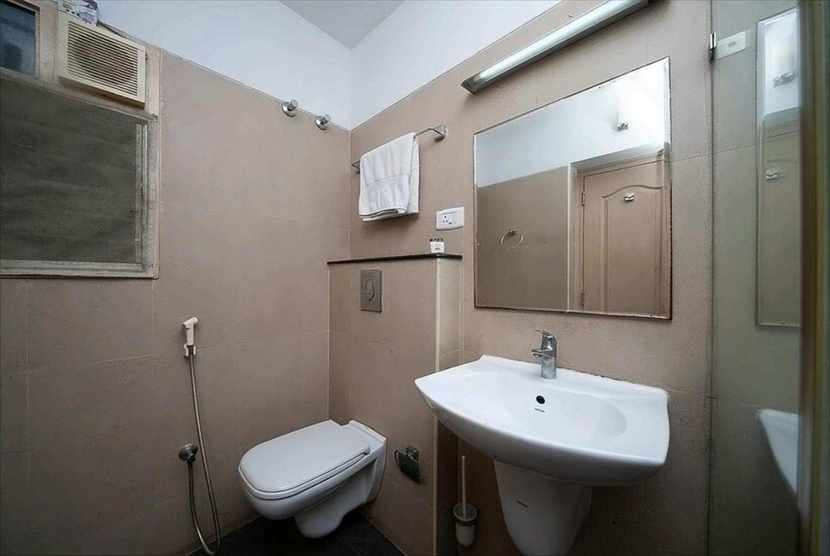 Deluxe Double Room (2 Adults + 1 Child) - Photo 9