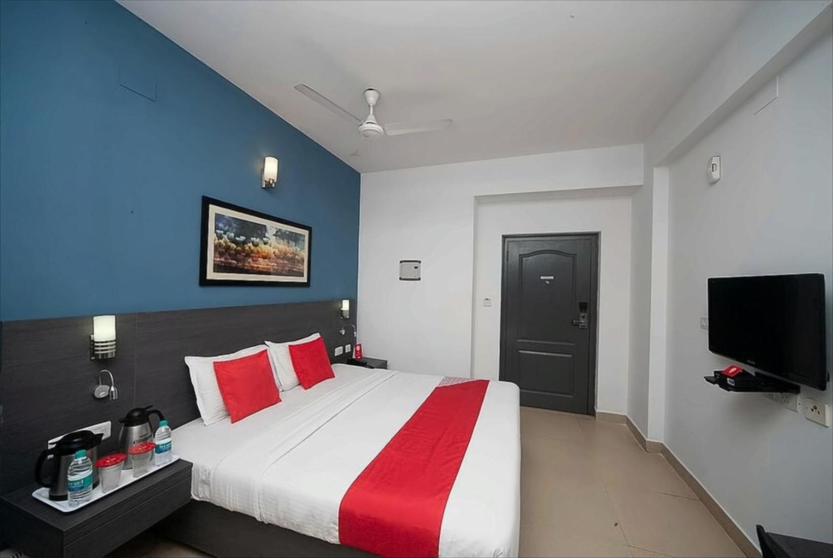 Deluxe Double Room (2 Adults + 1 Child) - Photo 13