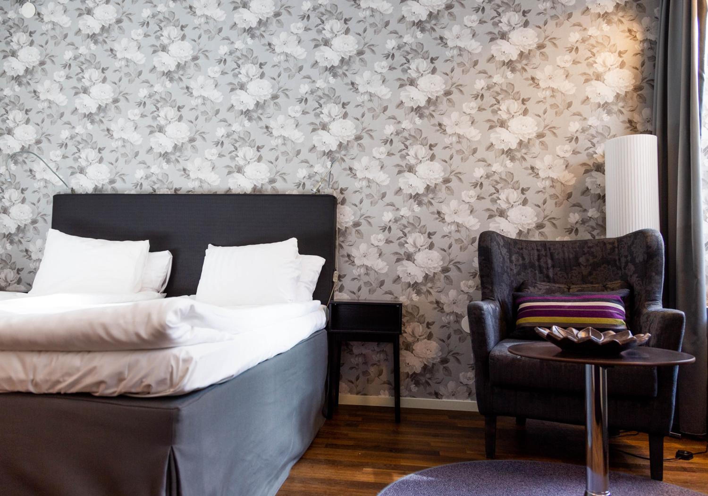 Superior King Room - Non-Smoking - Photo 4