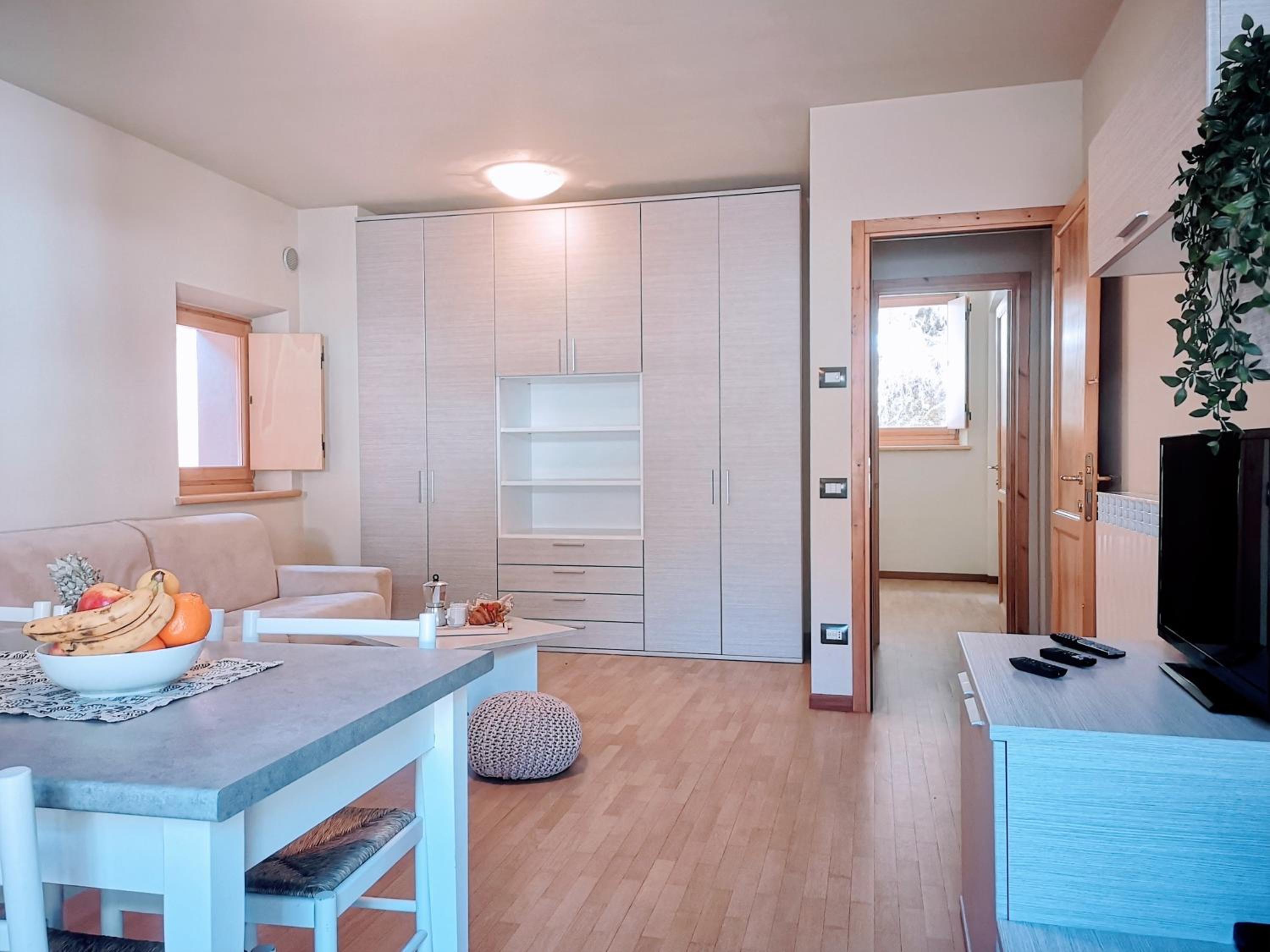 Apartment with Balcony photo 2