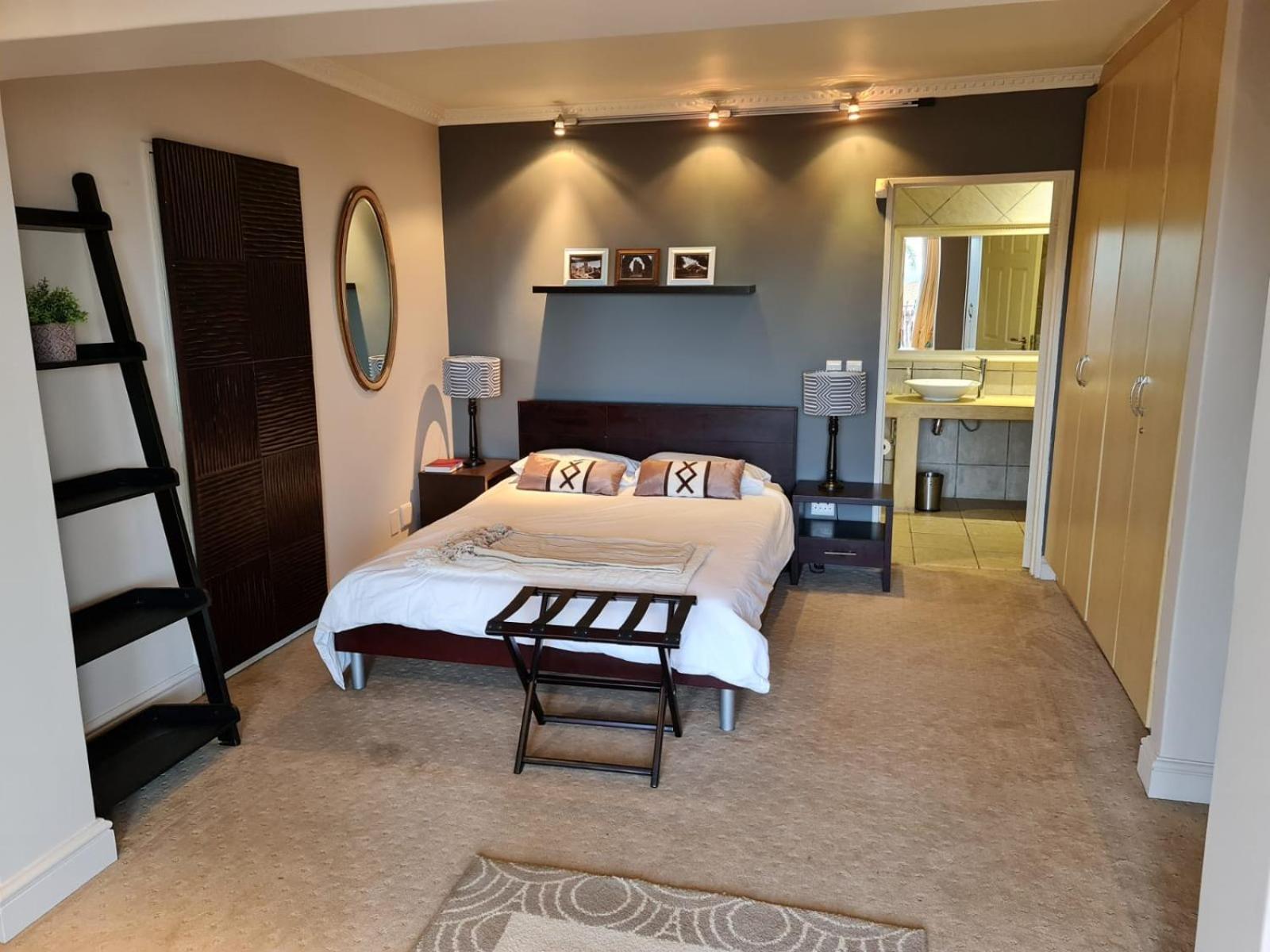One-Bedroom Apartment - Photo 1