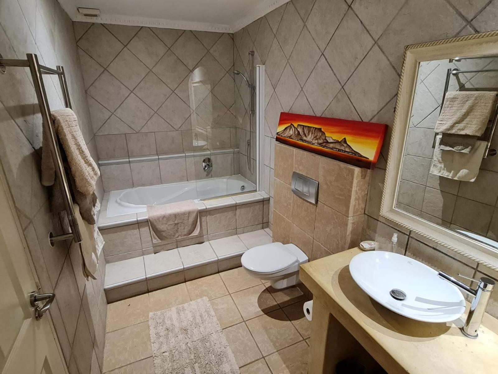 One-Bedroom Apartment - Photo 3