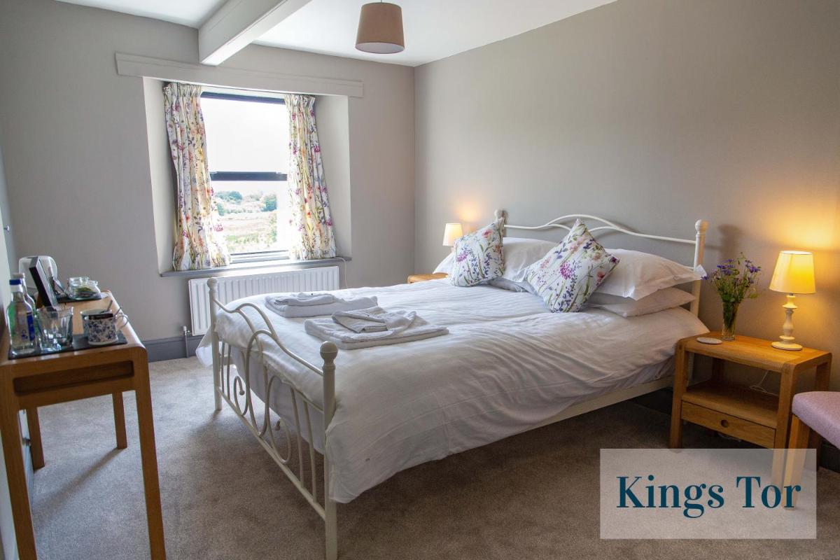 Deluxe King Suite photo 2