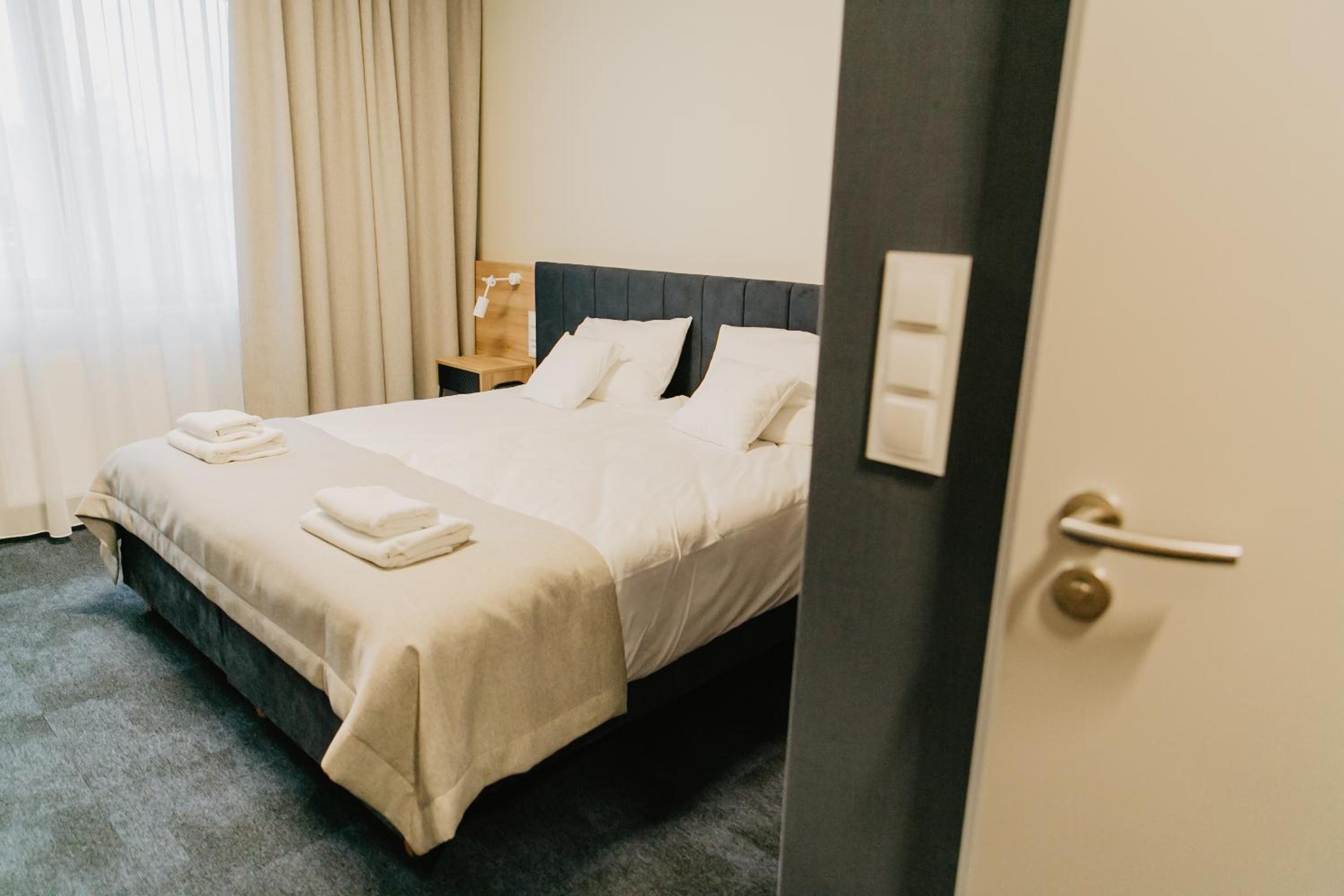 Double Room - Photo 5