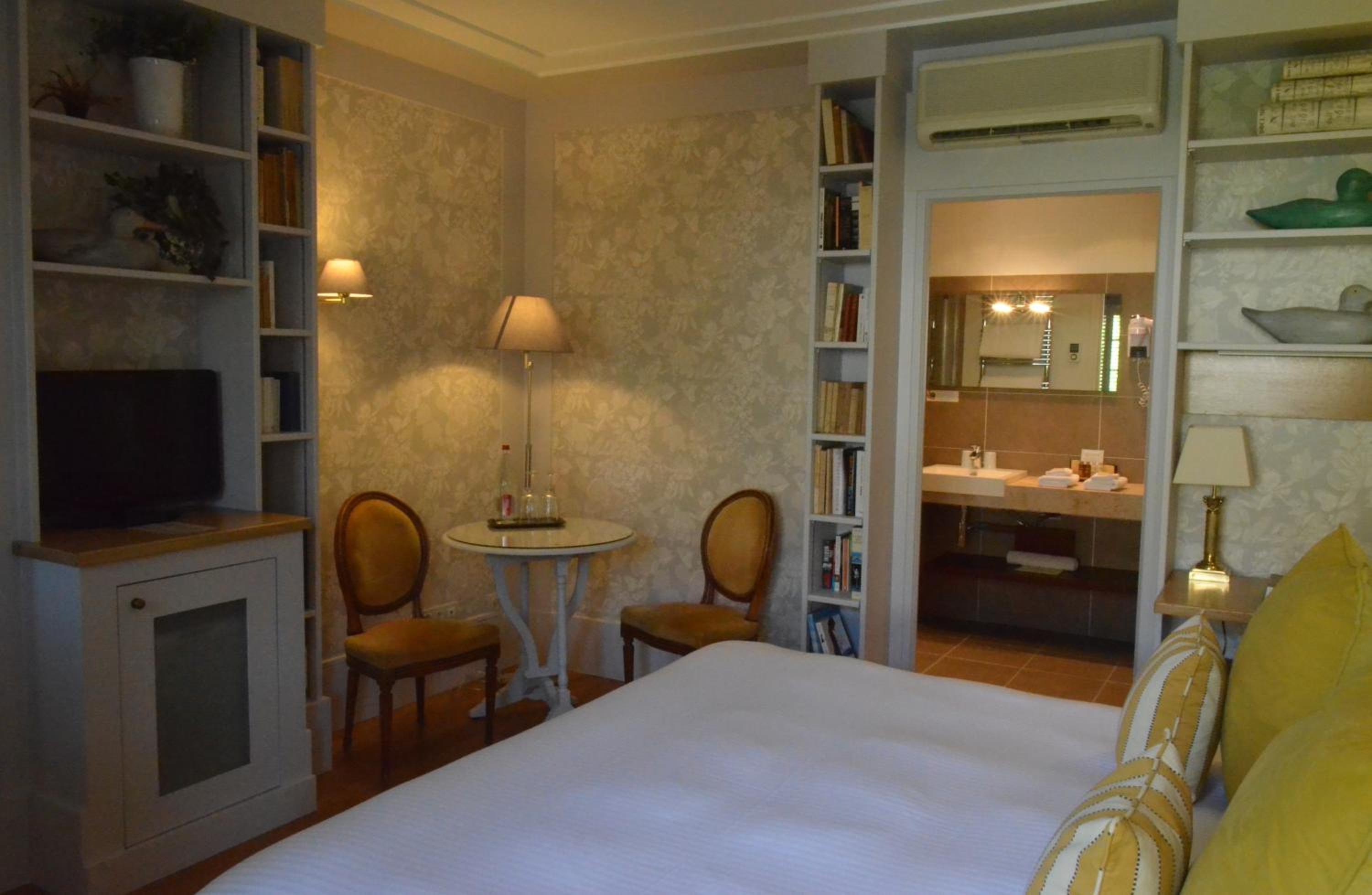 Standard Double Room - Photo 2