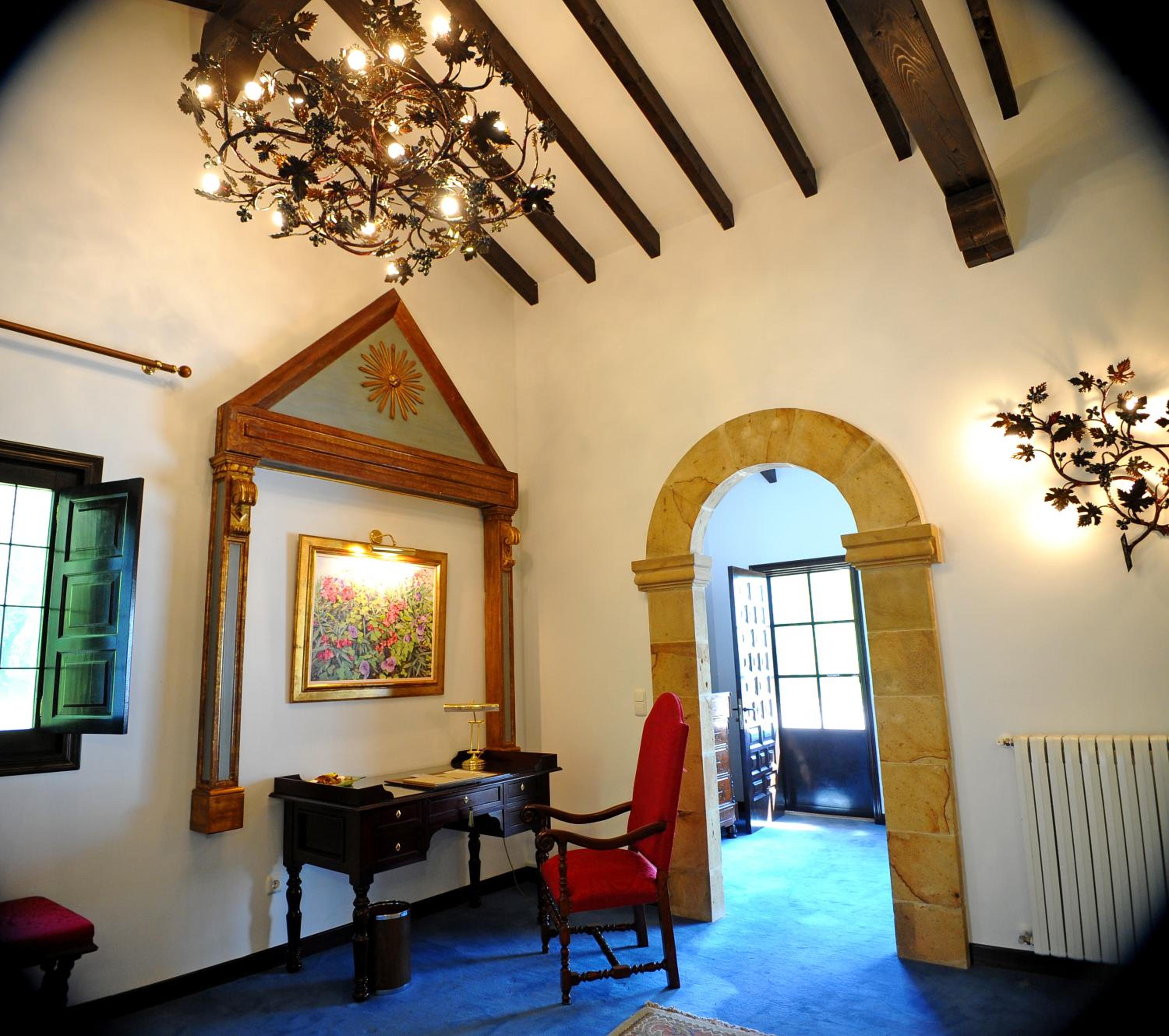 Suite with Hydro Massage and Terrace - Photo 11