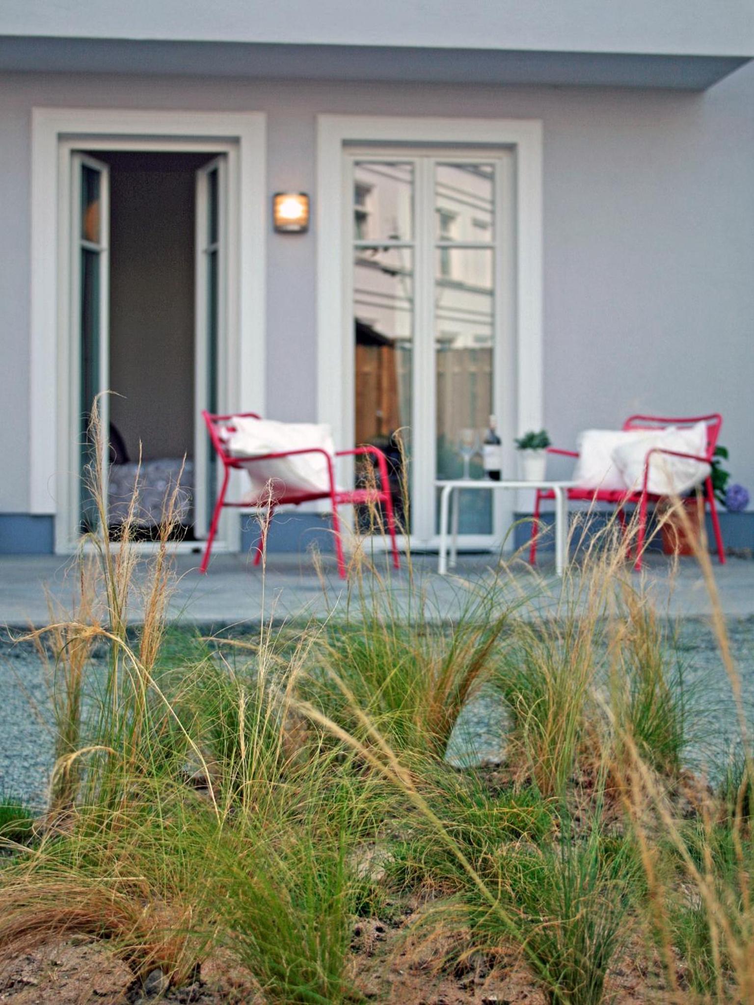 Two-Bedroom Deluxe Apartment with Garden View photo 2