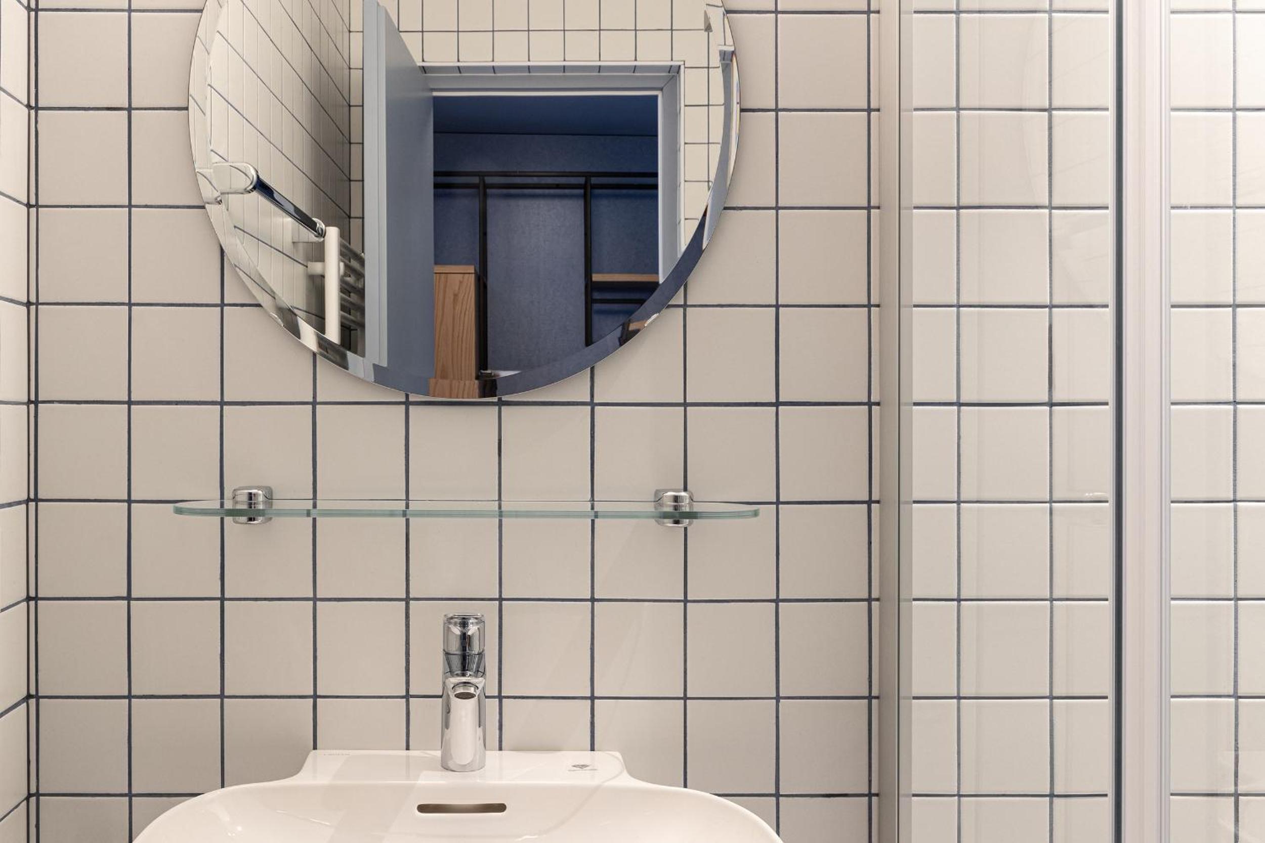Single Room with Private Bathroom photo 2