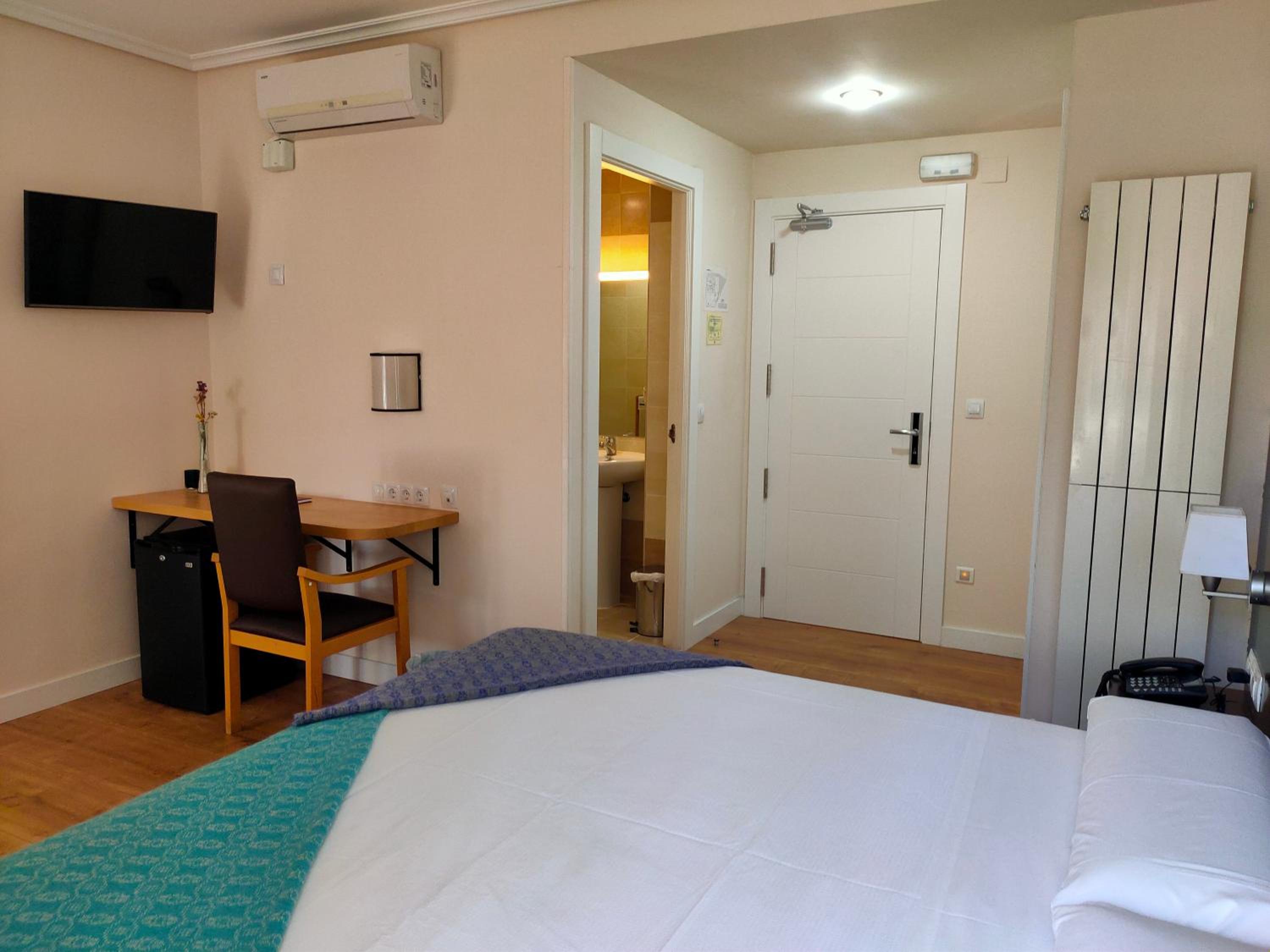 King Room with Garden View - Photo 5