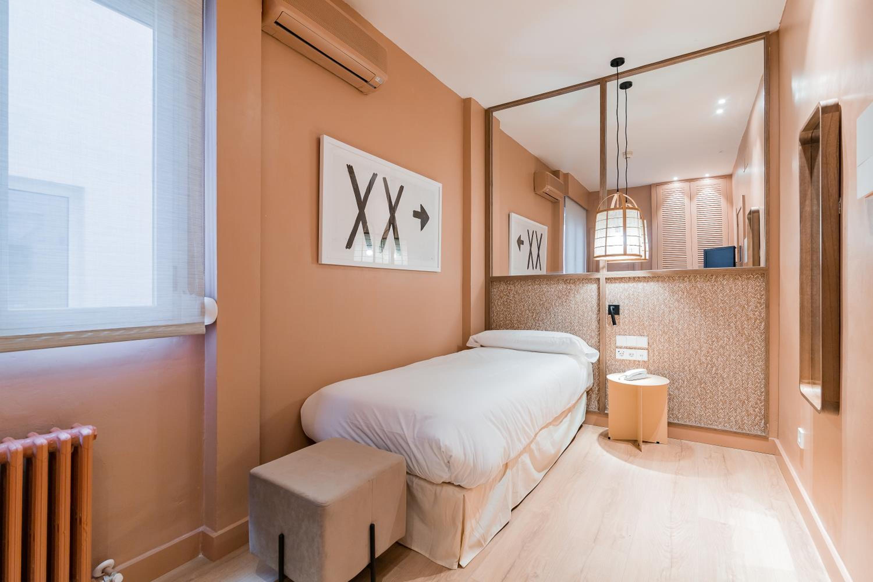 Single Room photo 2