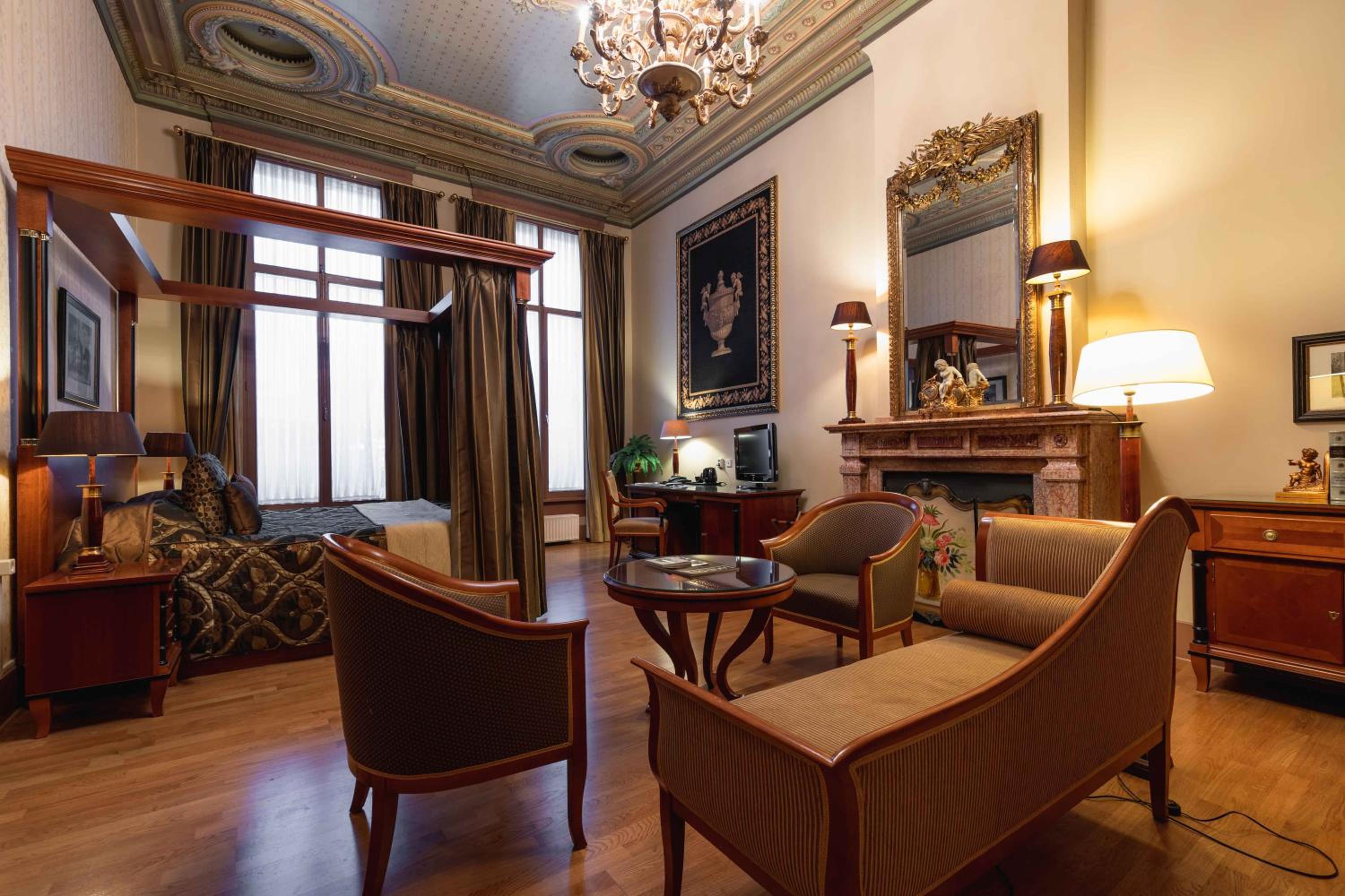 Superior Suite - Photo 2