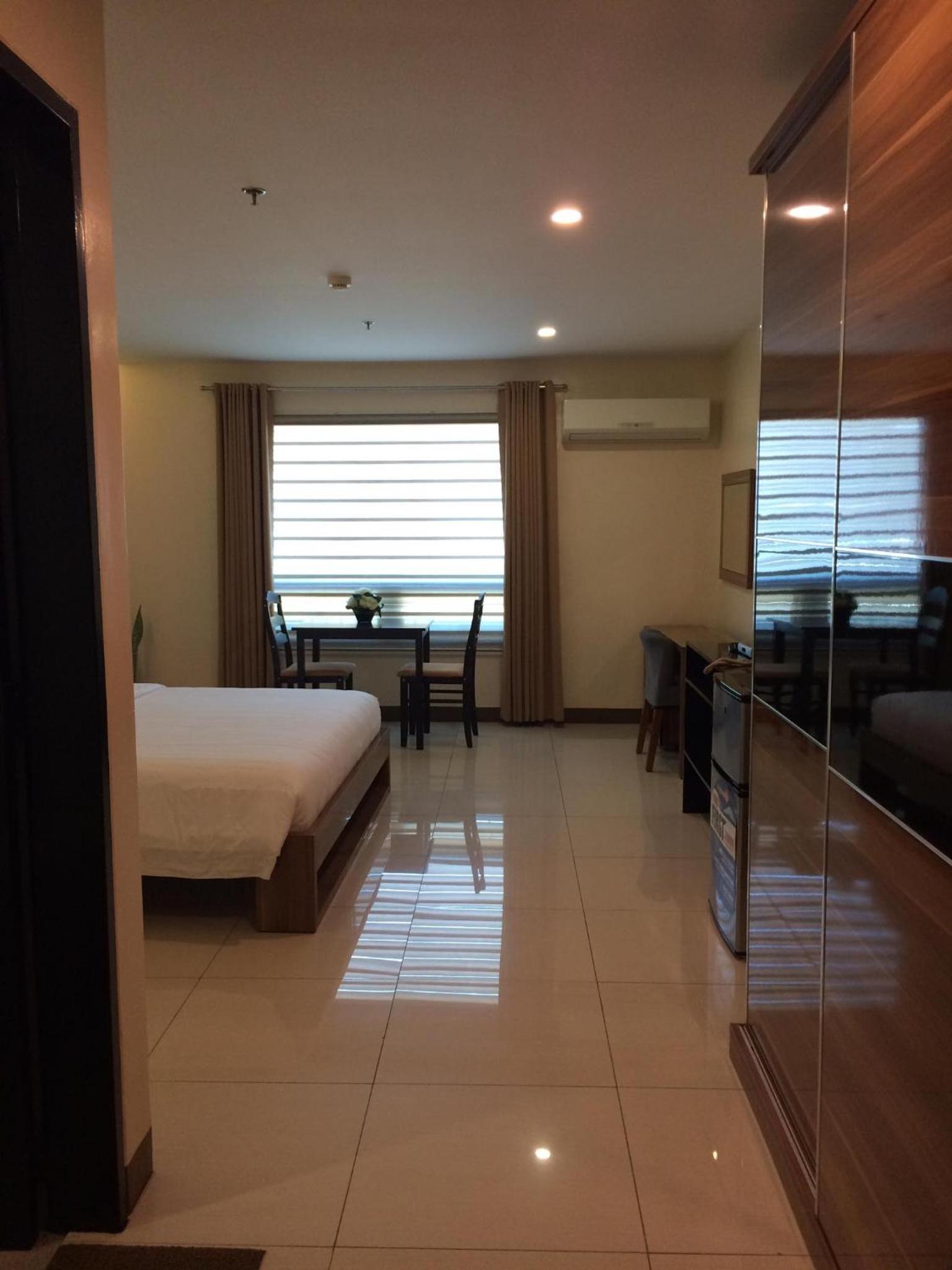King Room with One King Bed (Non Smoking) photo 2