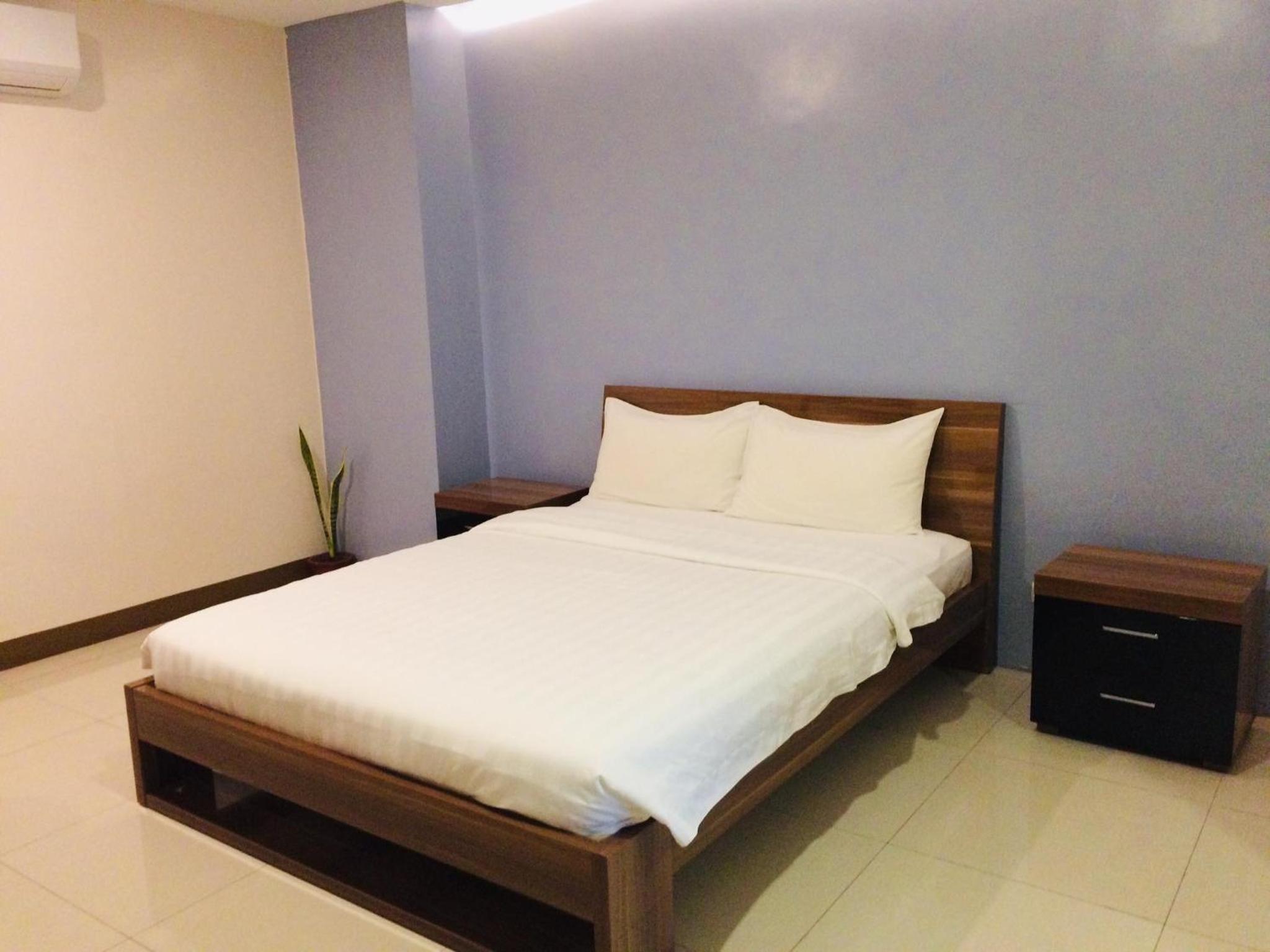 Standard Queen Room with One Queen Bed (Non Smoking) photo 1