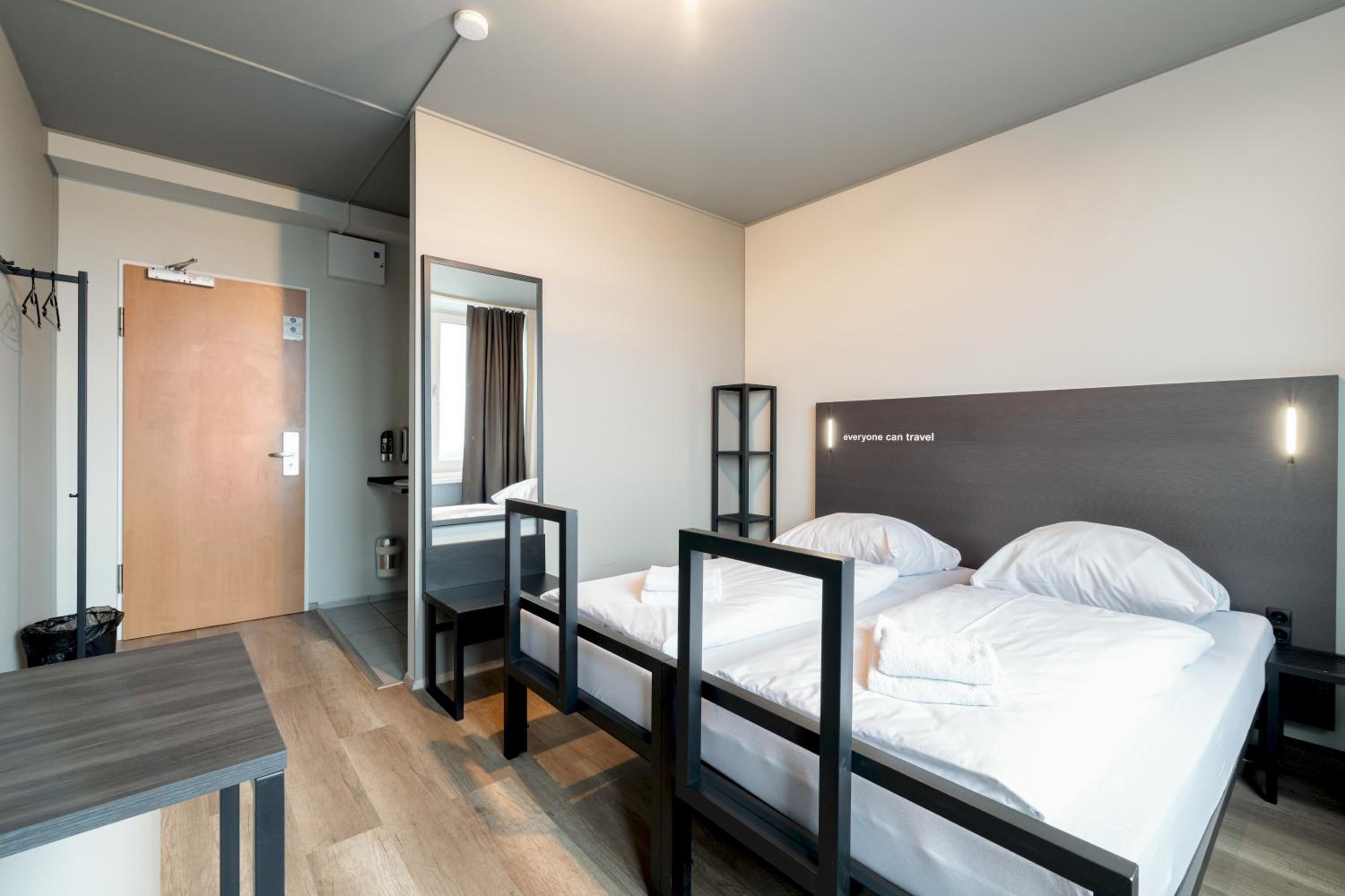 Twin Room - Photo 2