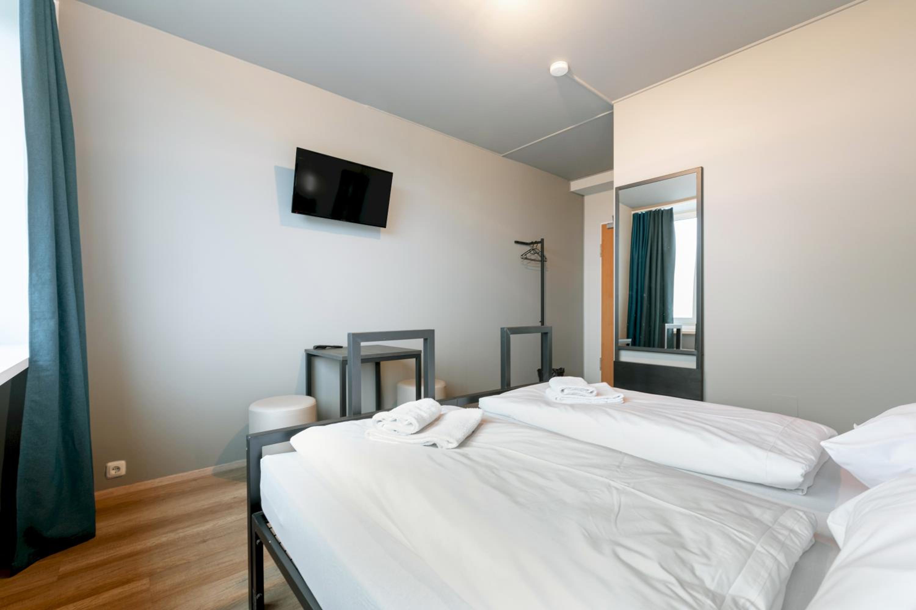 Twin Room - Photo 3