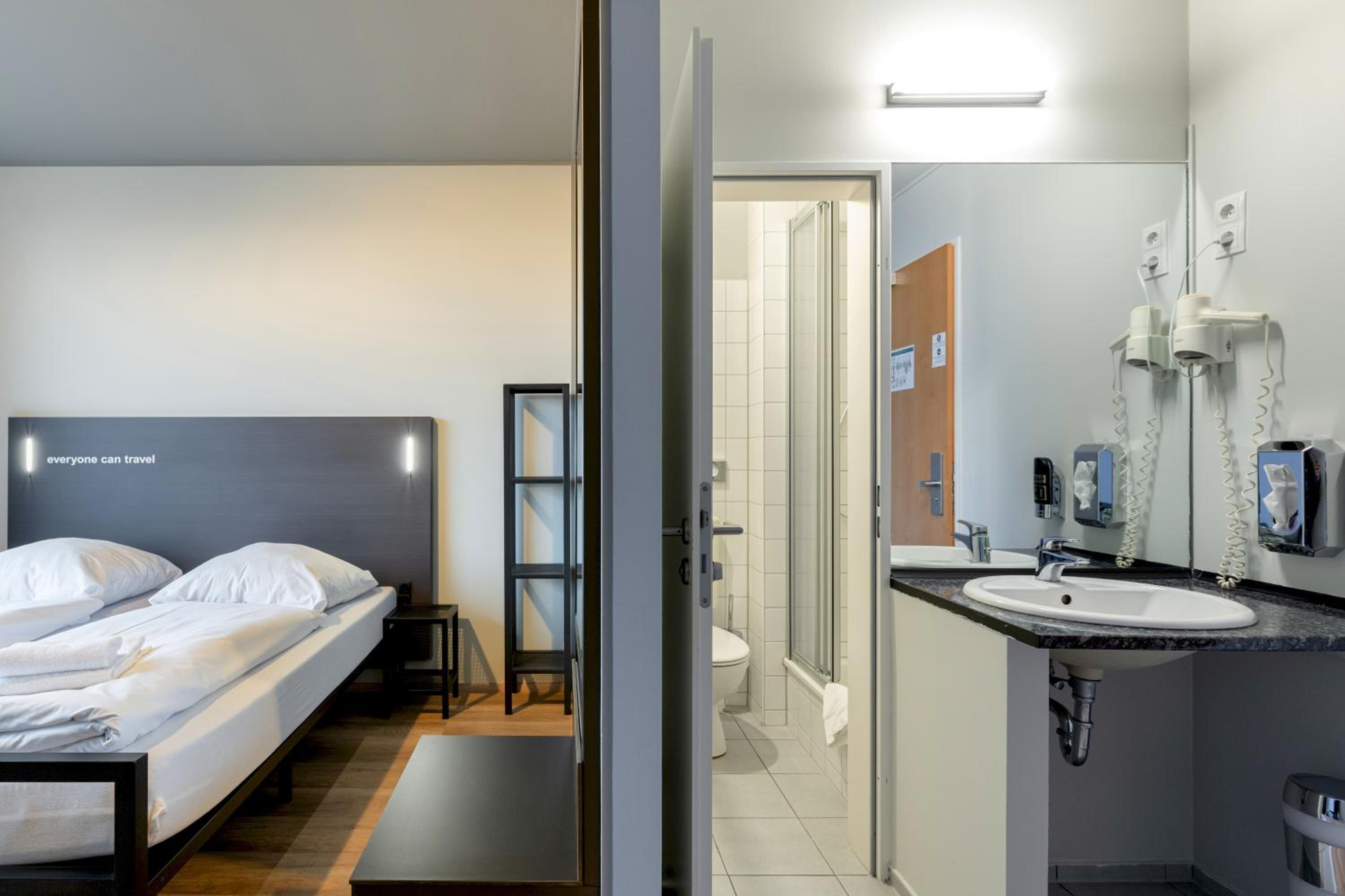 Twin Room - Photo 1