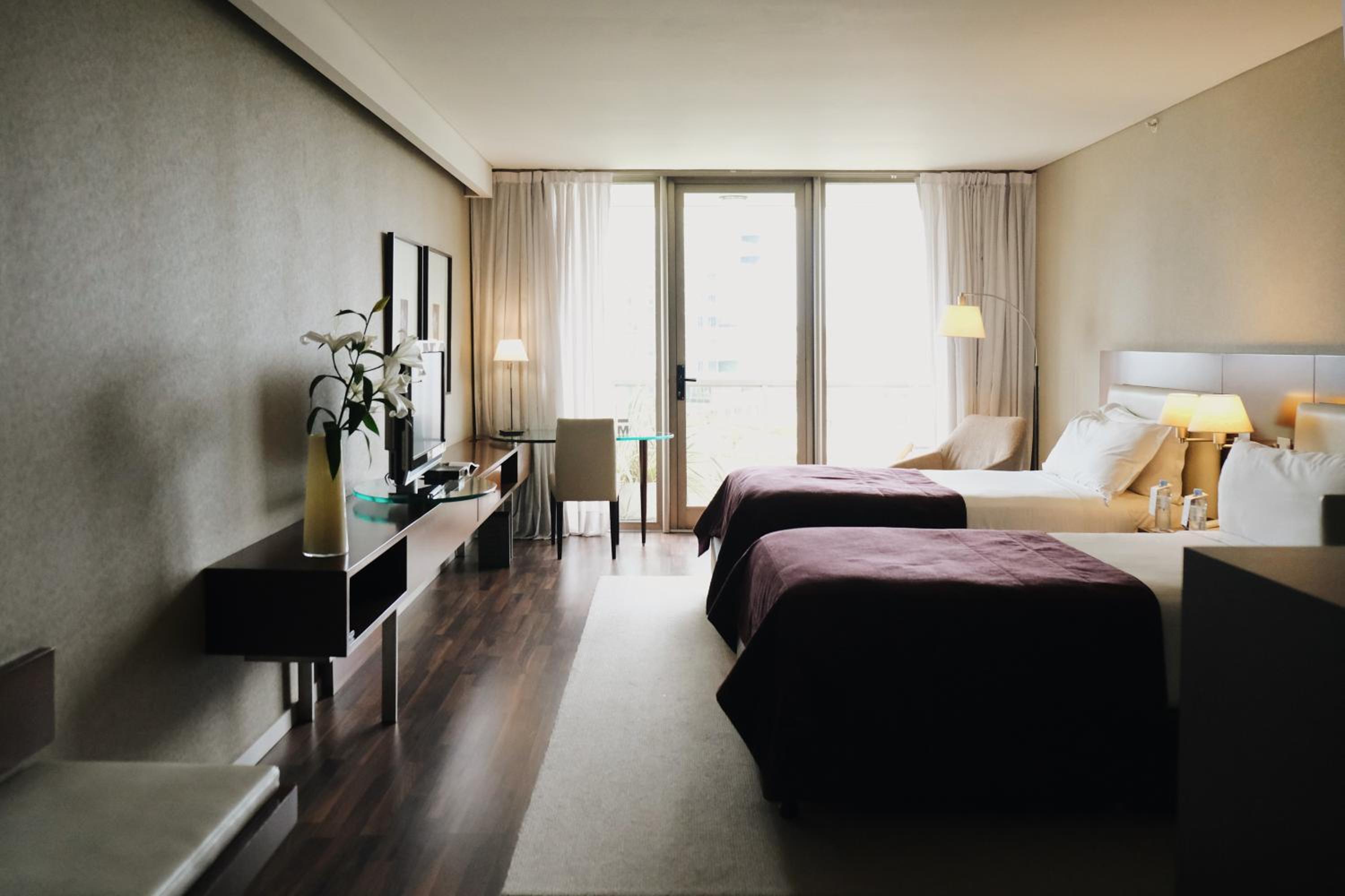Superior Twin Room thumbnail 5
