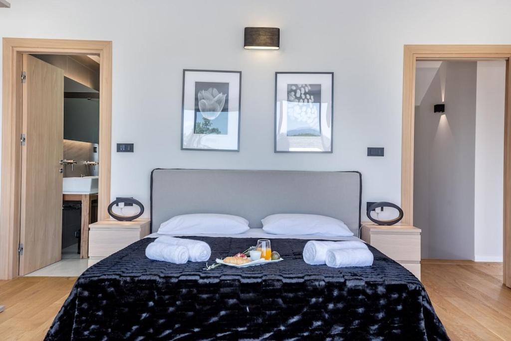 Three-Bedroom Villa photo 1