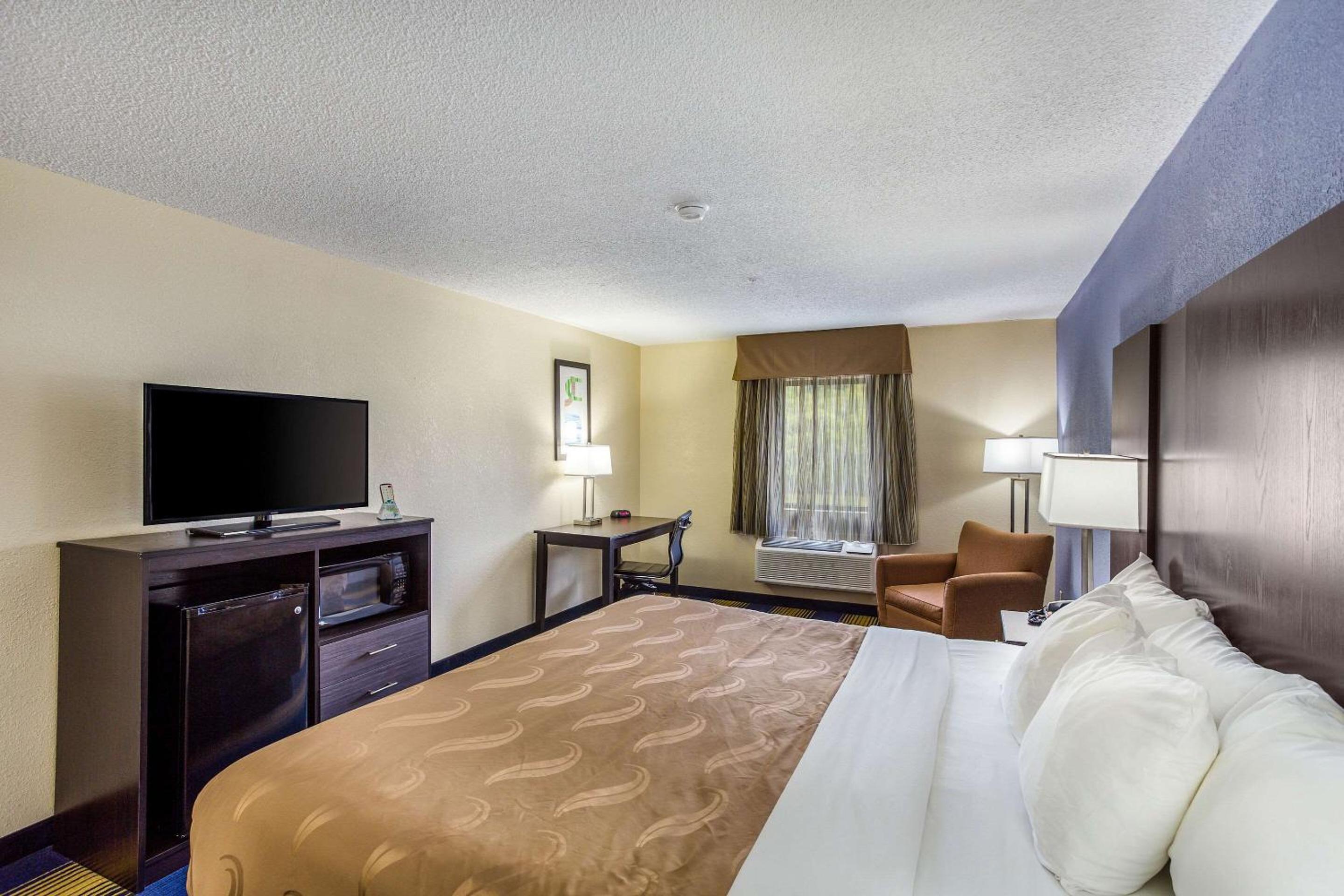 Standard King Room - Non Smoking - Photo 1