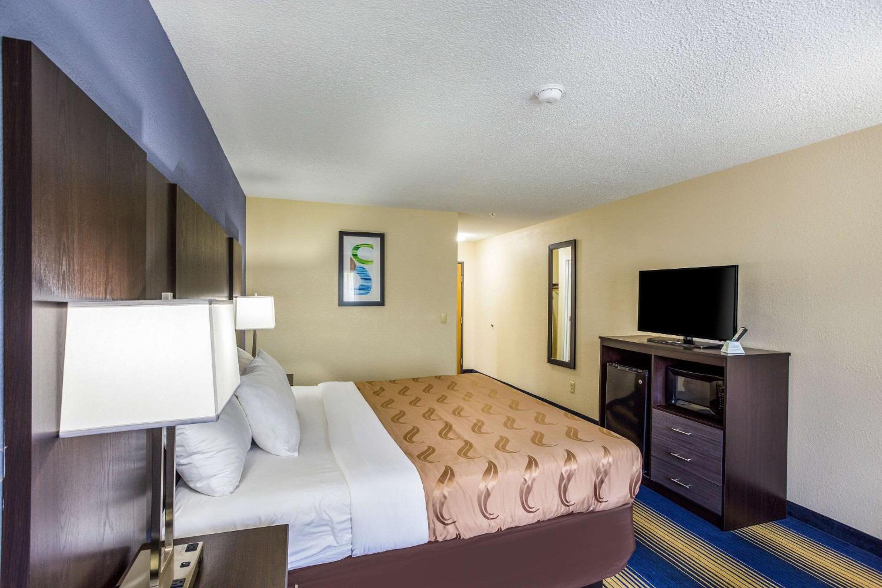 Standard King Room - Non Smoking - Photo 5