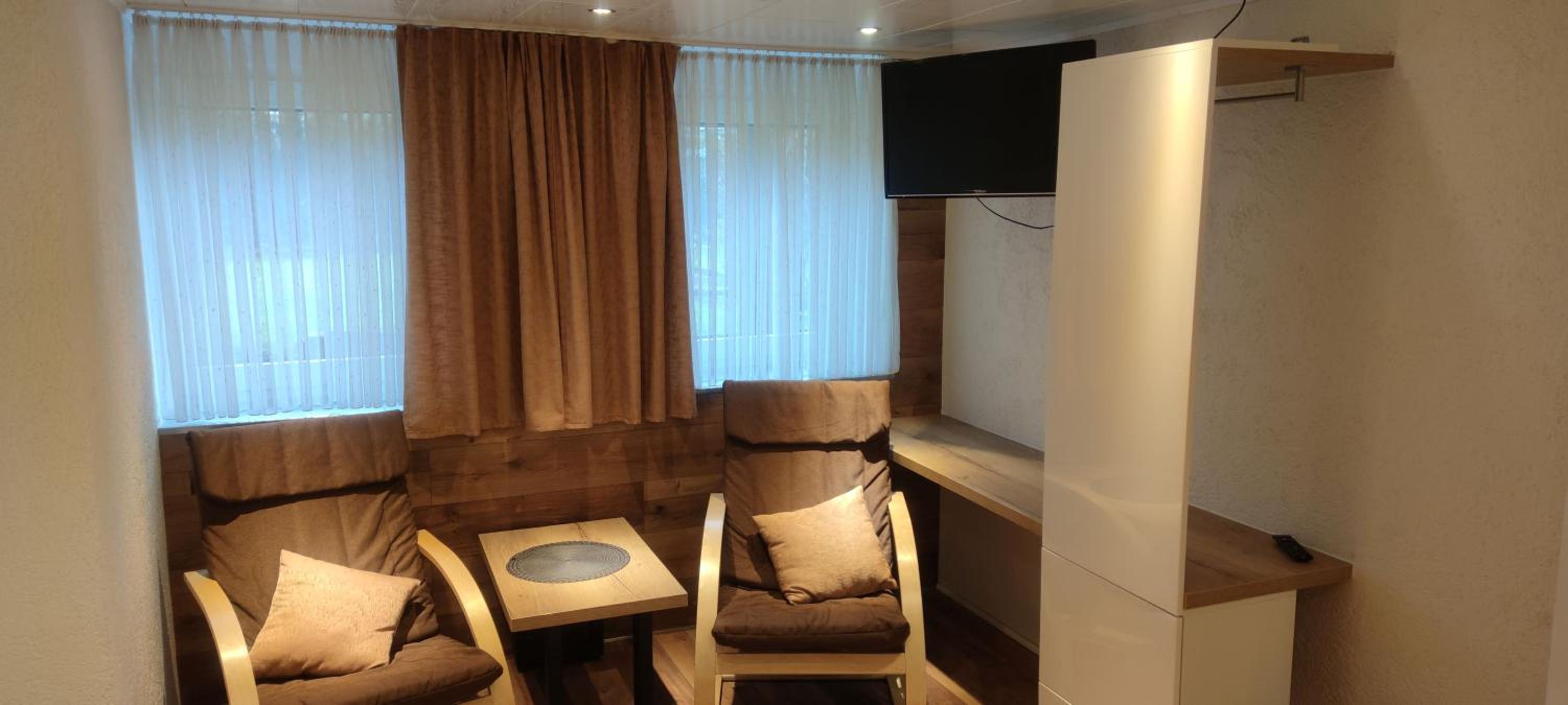 Standard Family Room - Photo 3