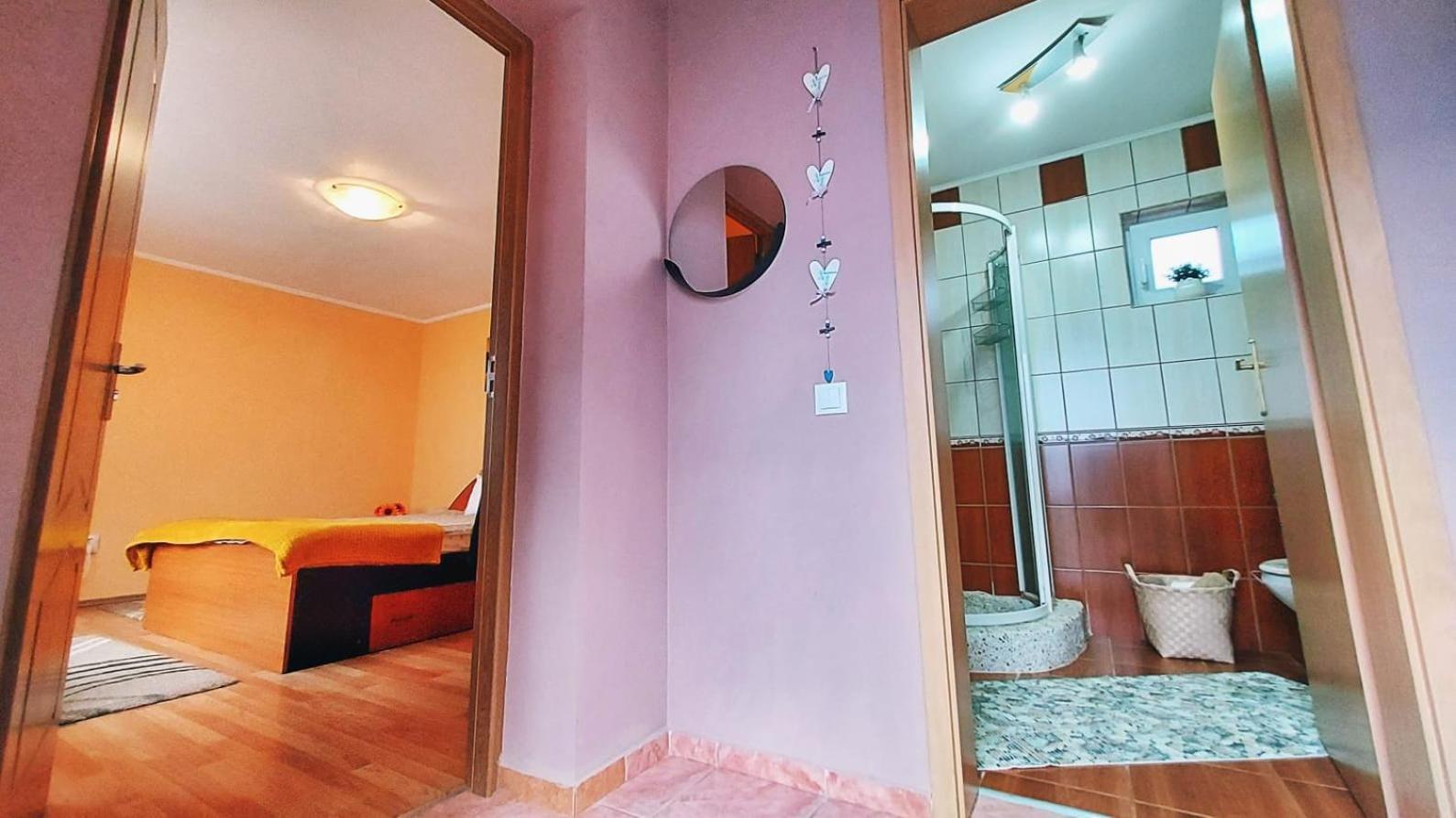 Double Room with Private Bathroom - Photo 1