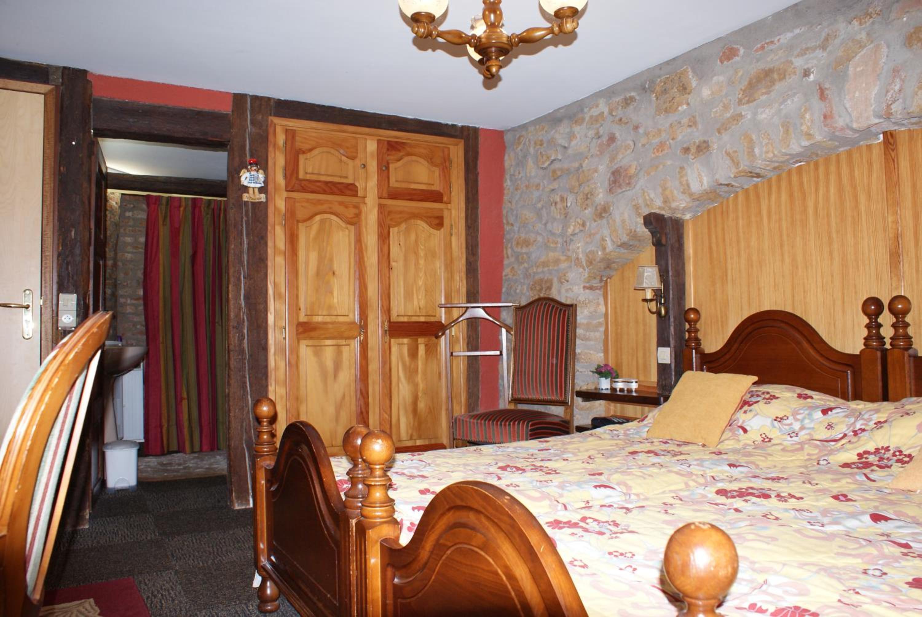 Twin Room - Photo 20