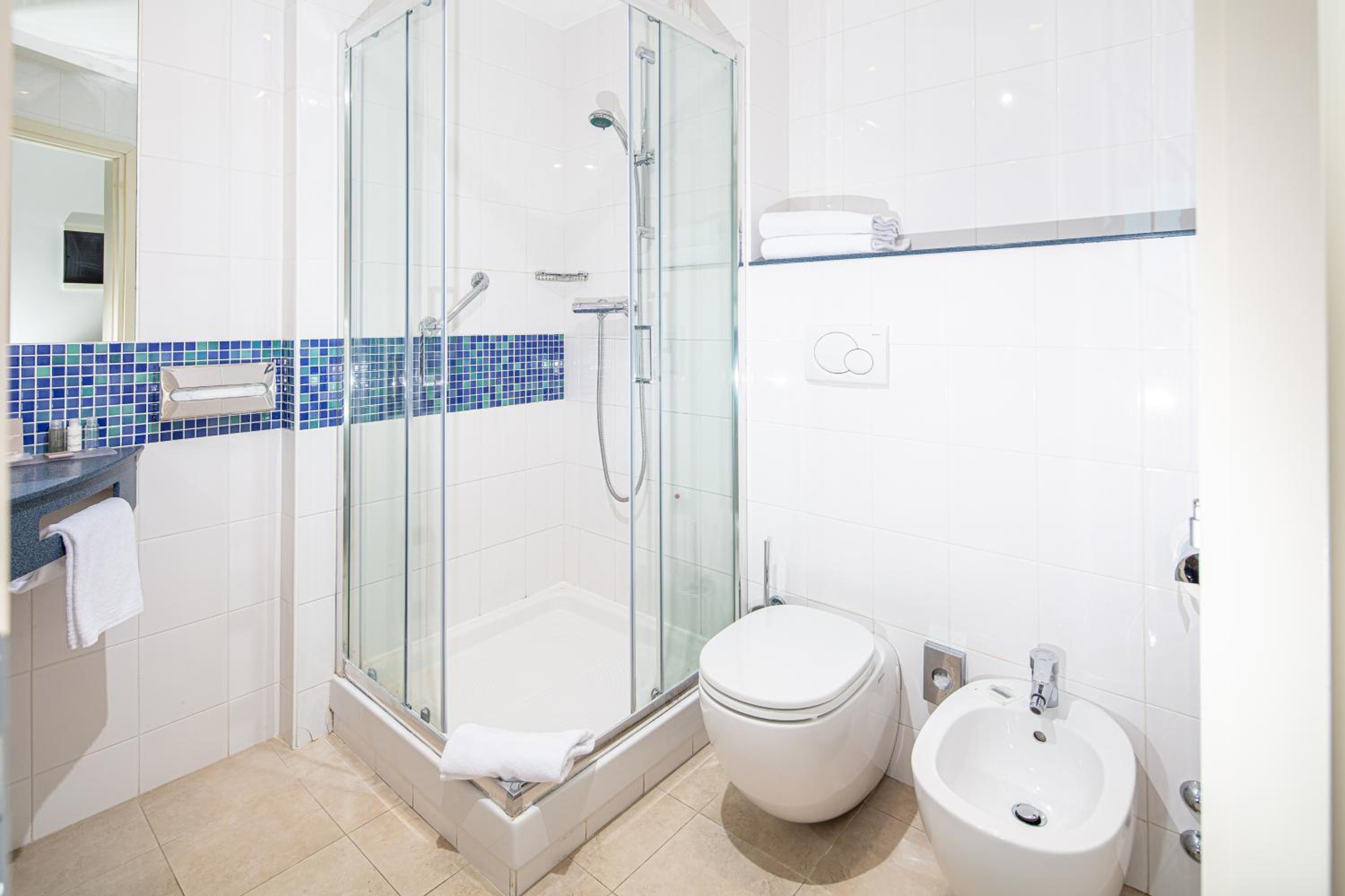 Standard Double Room - Photo 5