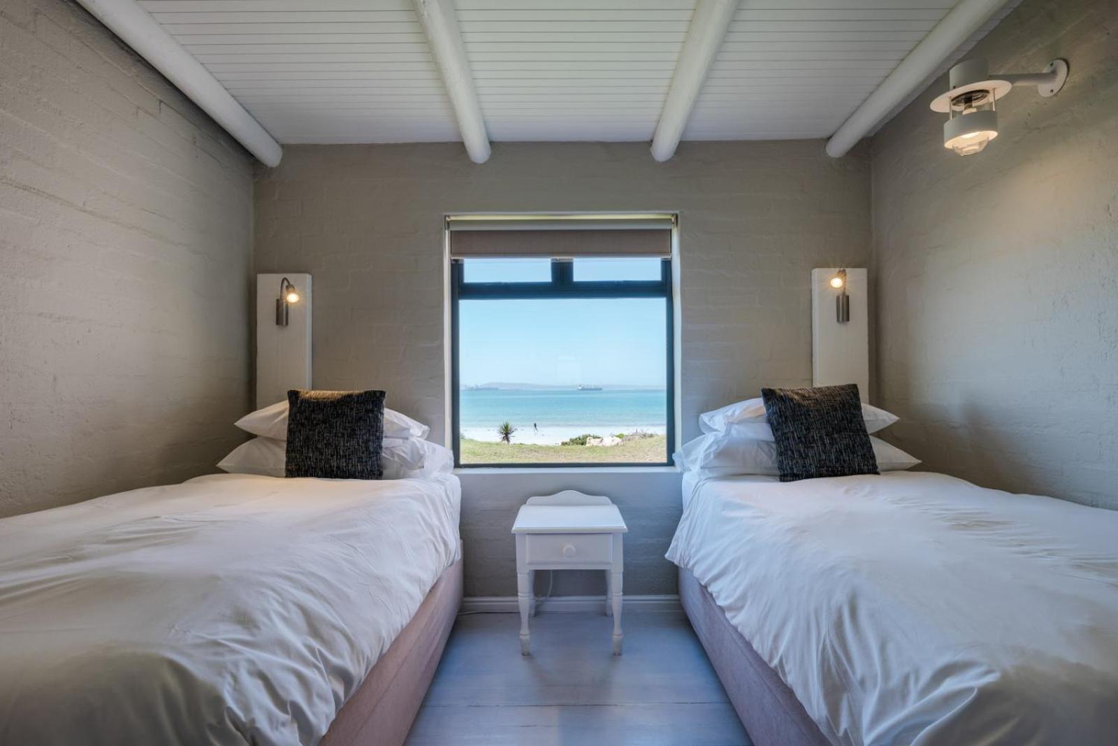 Three-Bedroom Apartment with Sea View (6 Adults)