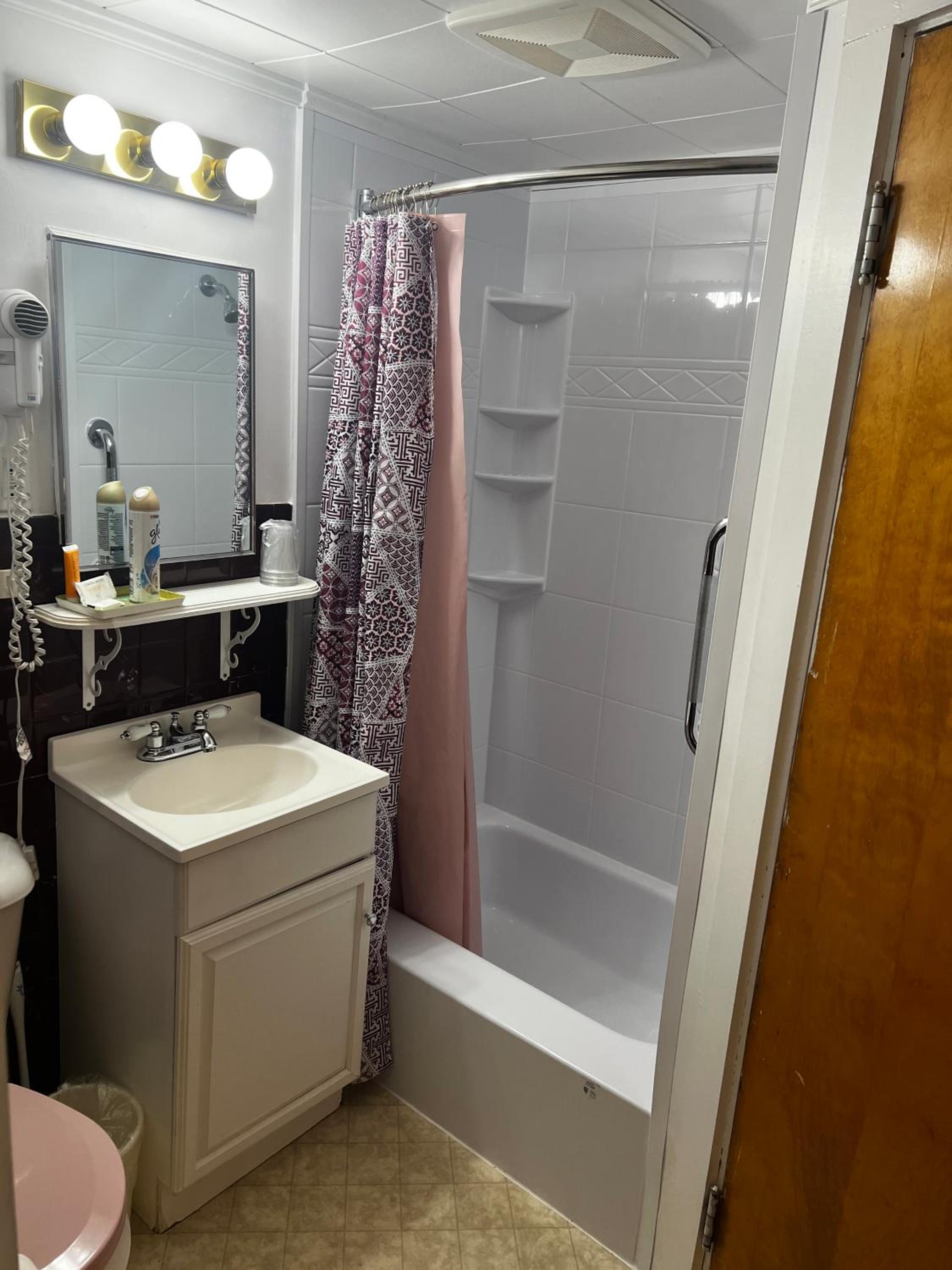Deluxe Queen Suite photo 3