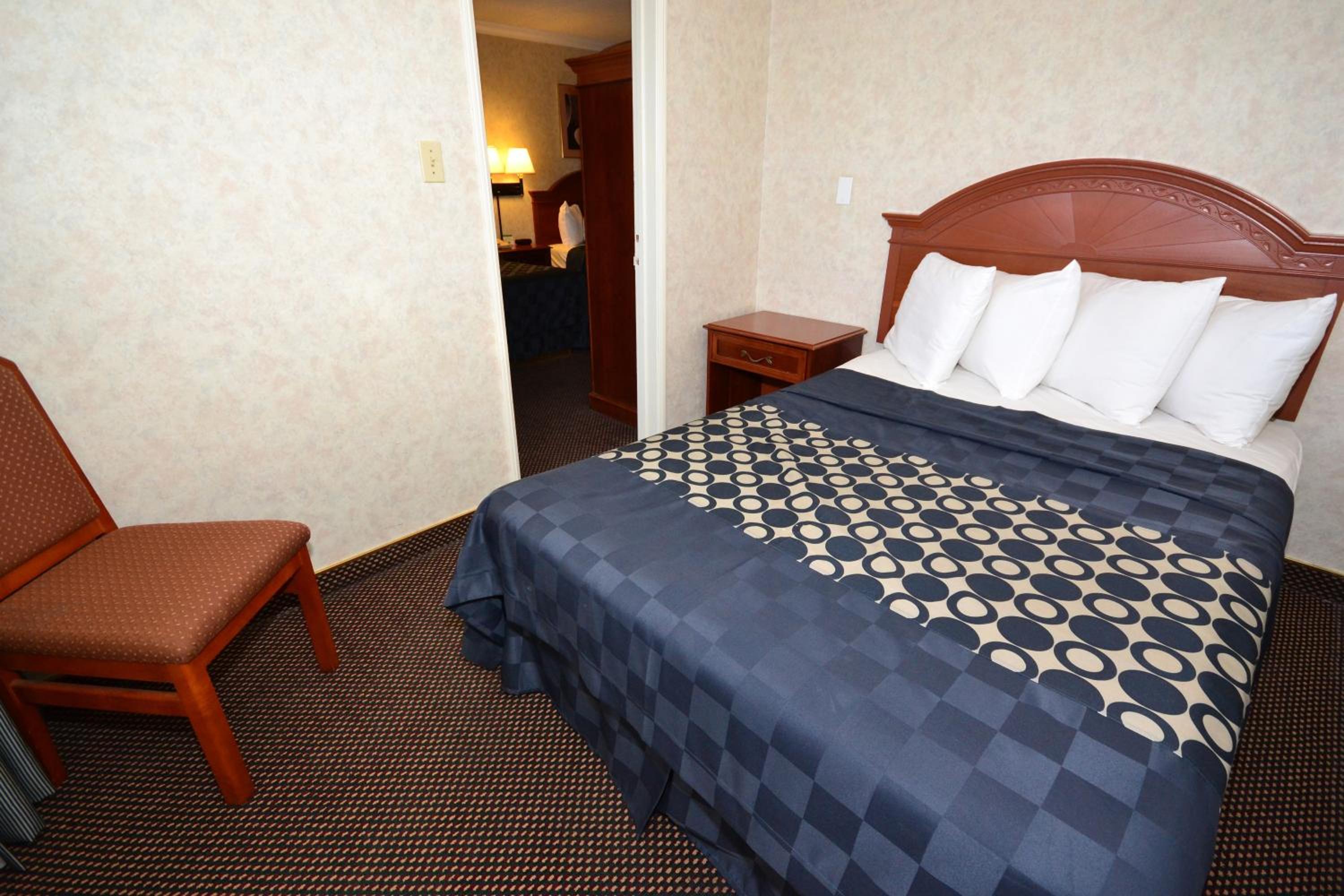 One-Bedroom Suite - Non-Smoking photo 2